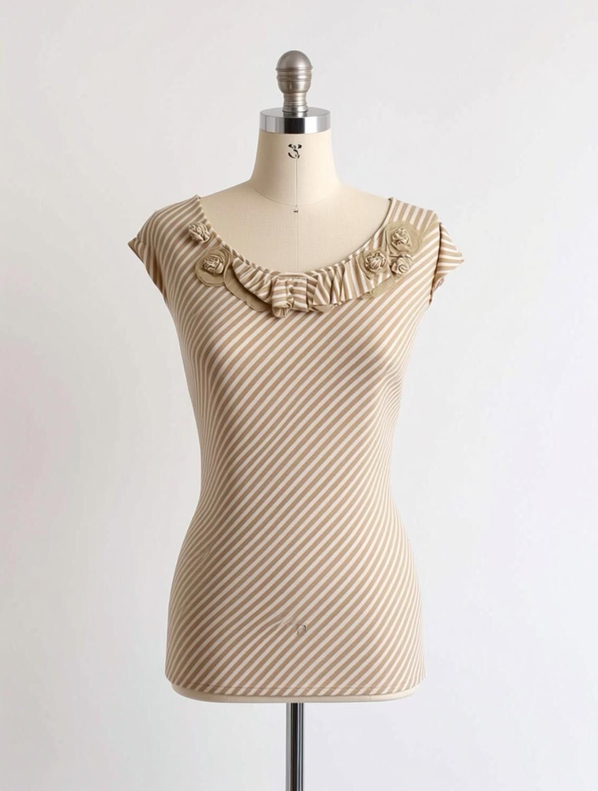 Other White House Black Market Beige Striped Ruffle Detail Top, M Size M / US 6-8 / IT 42-44 - 1 Thumbnail