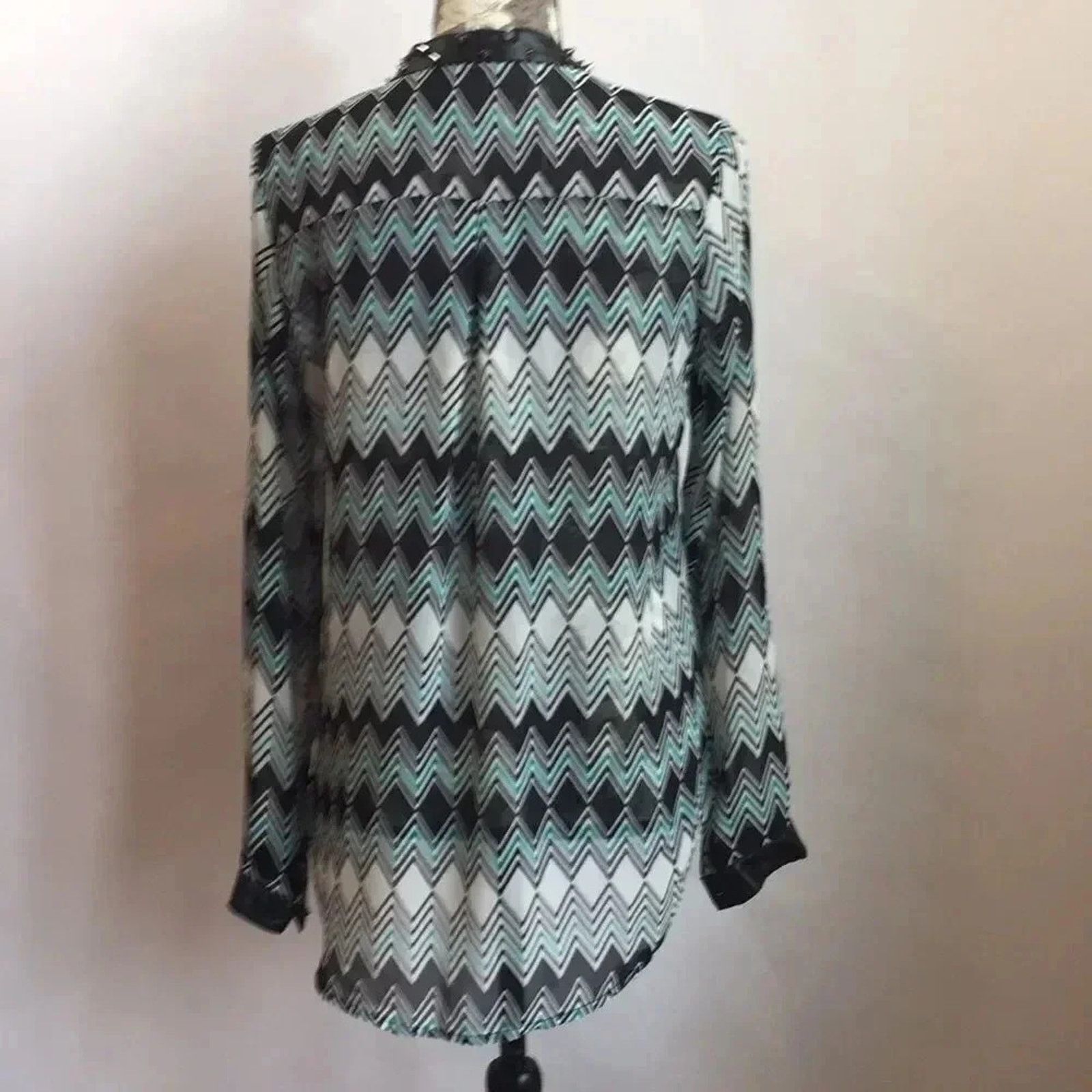 Other Charlotte Russe long sleeve diamond geometric top size med Size M / US 6-8 / IT 42-44 - 3 Thumbnail