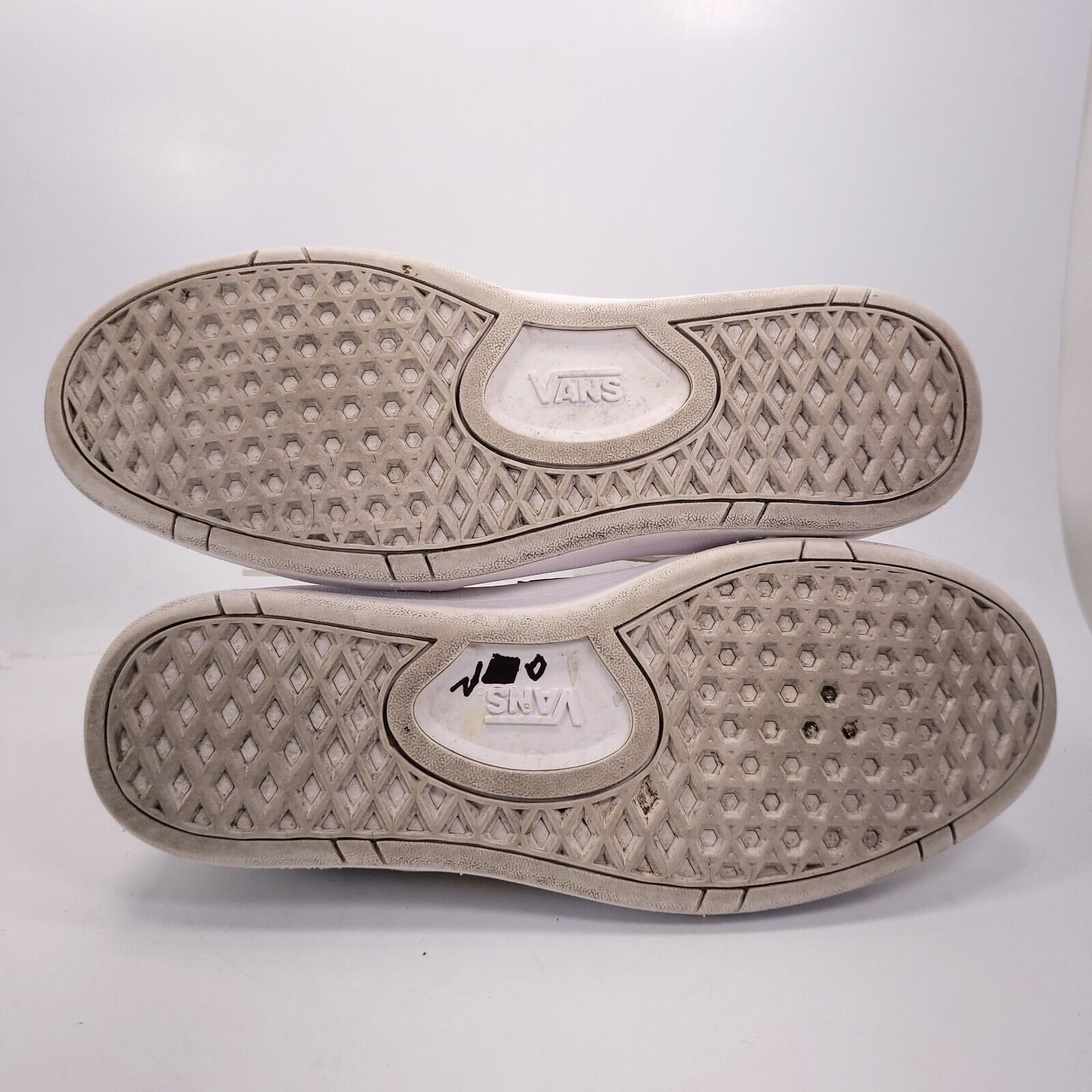Vans Vans Off the Wall Old Skool Shoe Womens Size 10.5 721356 Size US 10.5 / IT 40.5 - 7 Thumbnail