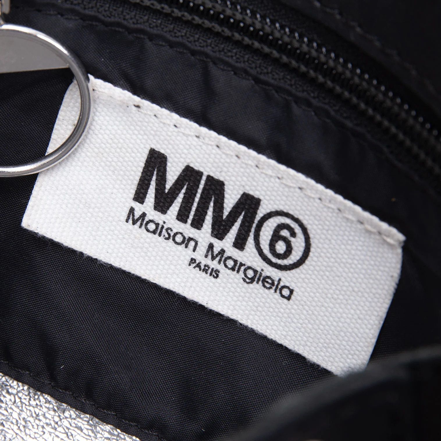 Maison Margiela Foil Leather Shoulder Bag in Black and Silver Size ONE SIZE - 19 Thumbnail