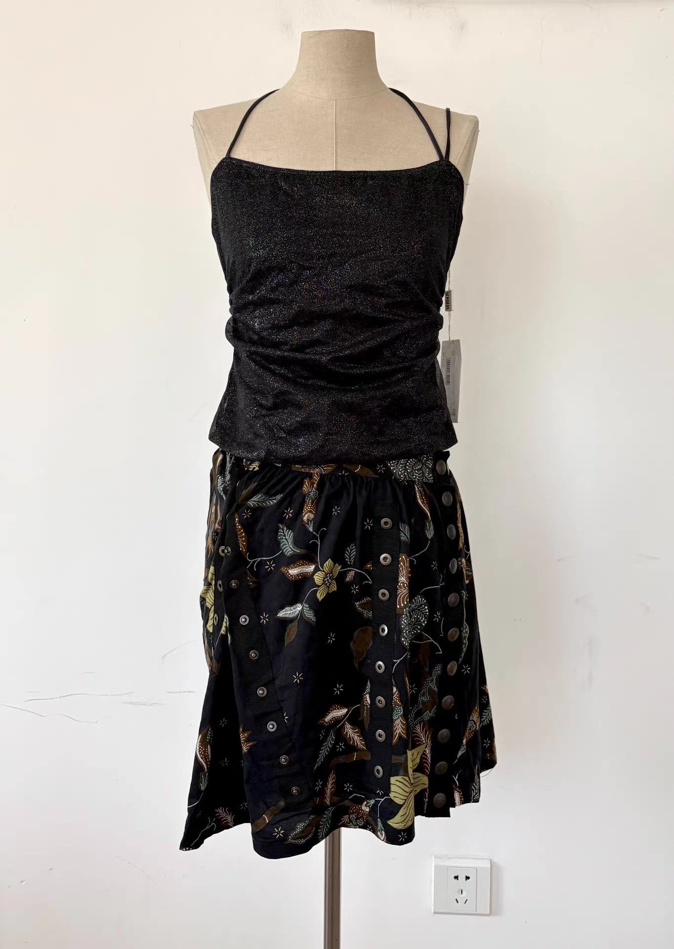 Versace Versus Versace Women's Black Mesh Camisole Ｑ21 Size M / US 6-8 / IT 42-44 - 1 Thumbnail