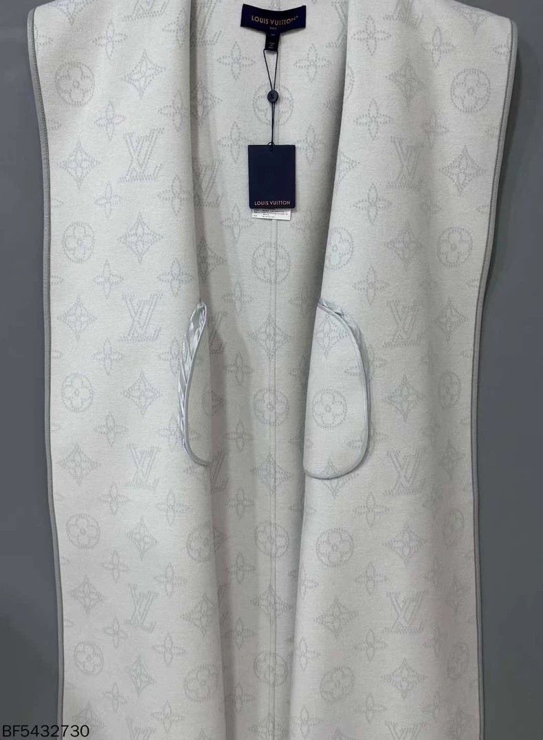 Louis Vuitton Louis Vuitton Grey full print bathrobe coat Size XXS / US 00 / IT 34 - 4 Thumbnail