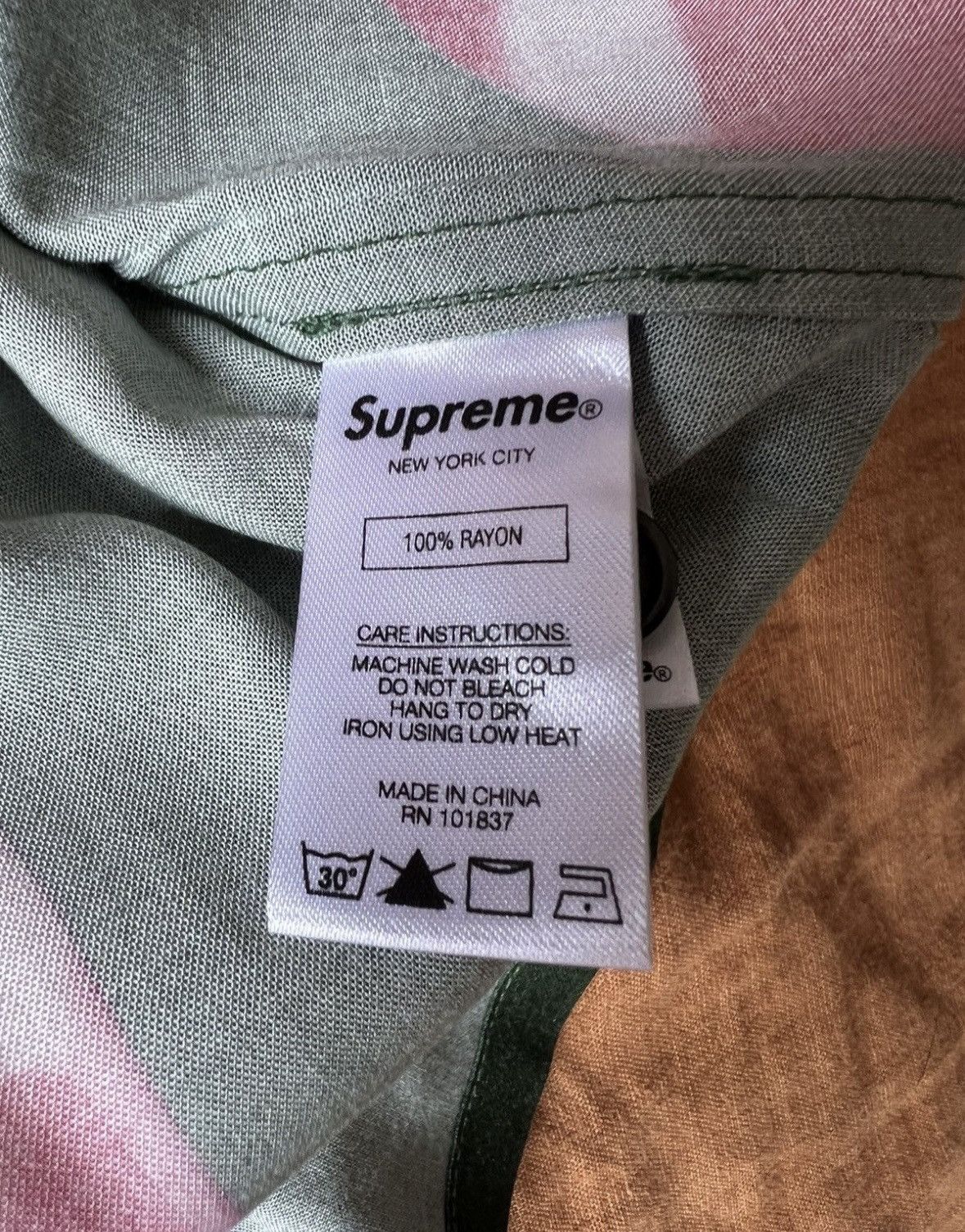 Supreme Supreme casino shirt Size US M / EU 48-50 / 2 - 3 Thumbnail