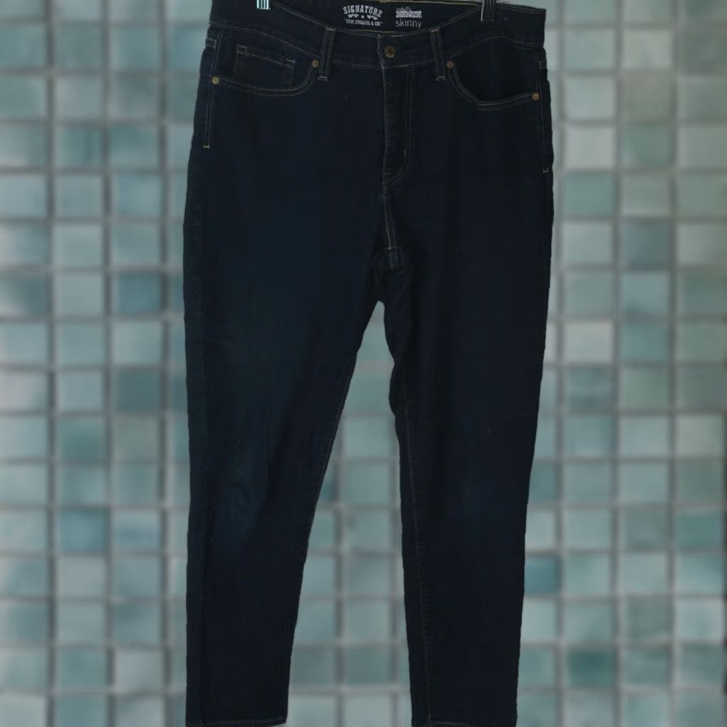 Levi's Levi's Signature Jeans Denim Skinny Blue 34x30 Womens 14 M Shaping Regular Rise 5-Pocket Belt Loops 81% Cotton 17% Polyester 2% Elastane Size 36" / US 14 / IT 50 - 1 Thumbnail