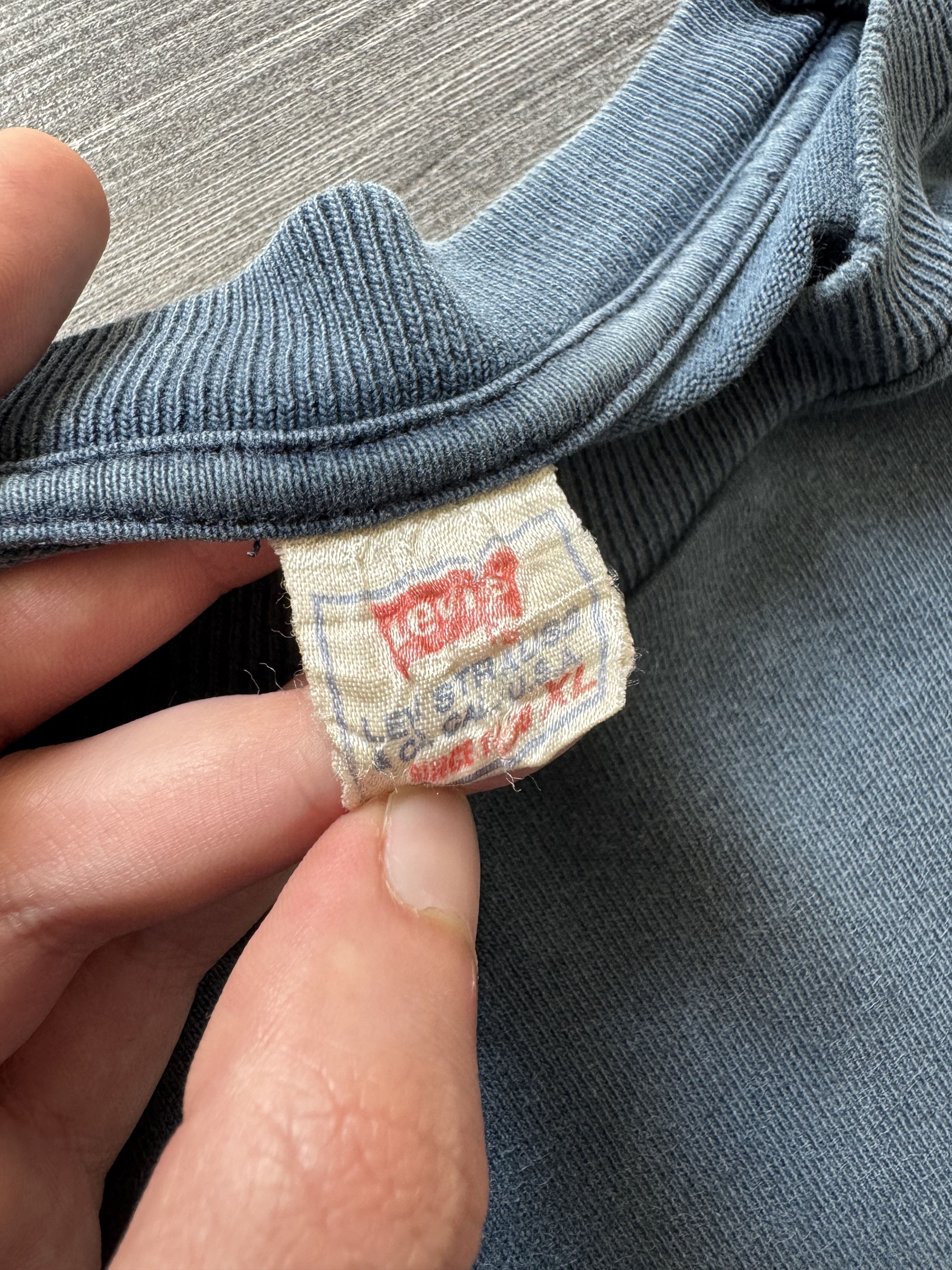 Levi's × Levi's Vintage Clothing × Vintage Levis 90s Trashed Sun Faded Sweatshirt Long Sleeve Size US XL / EU 56 / 4 - 6 Thumbnail