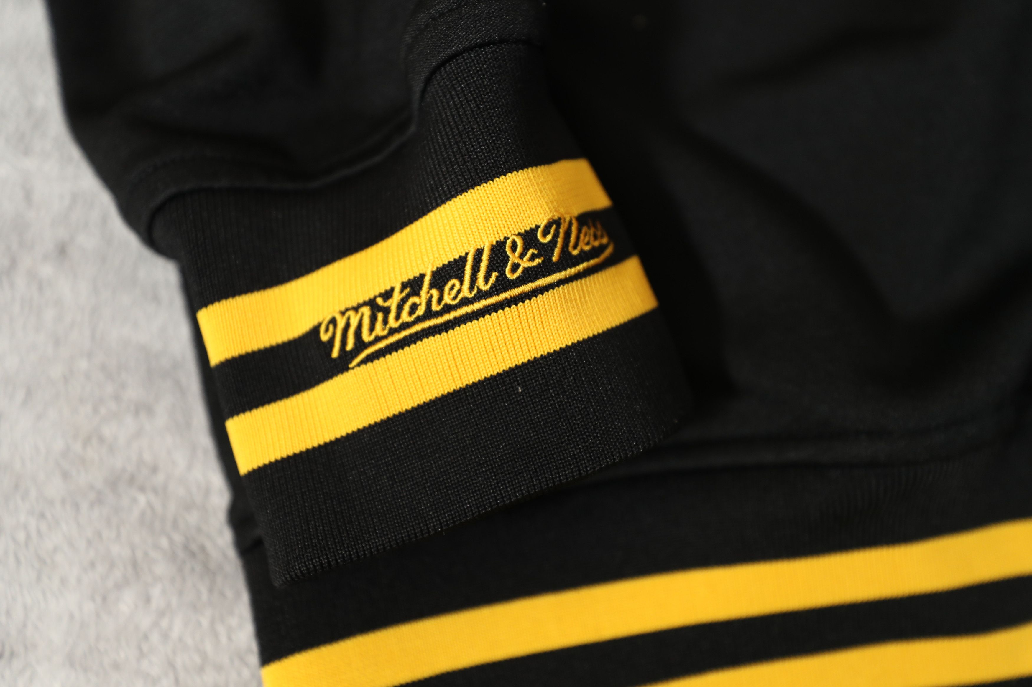 Cooperstown Collection Vintage 1987 Pittsburgh Pirates Coaches Jacket (XXXL) Size US XXL / EU 58 / 5 - 7 Thumbnail