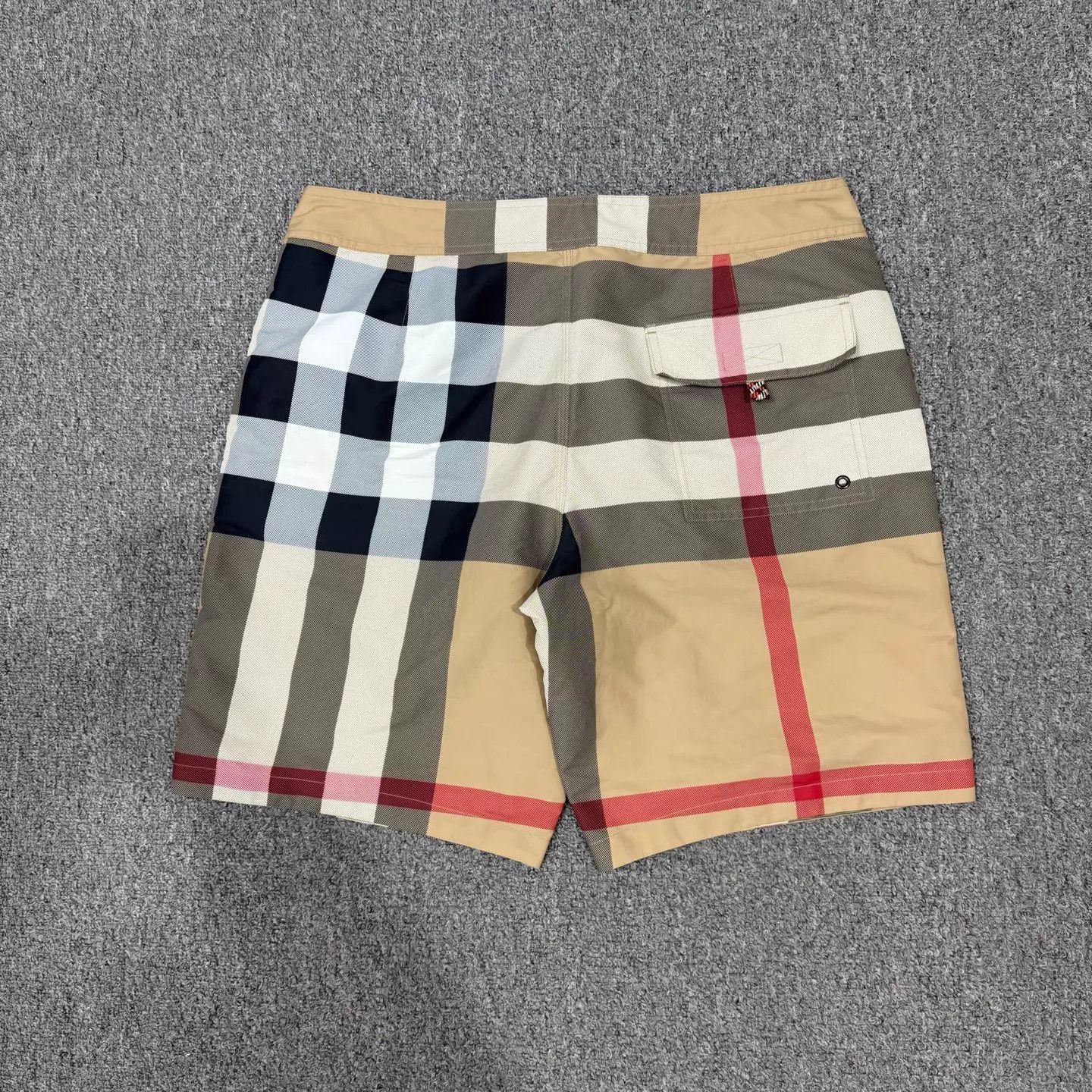 Burberry Burberry Classic Check shorts L mint Size 28" / US 6 / IT 42 - 2 Thumbnail