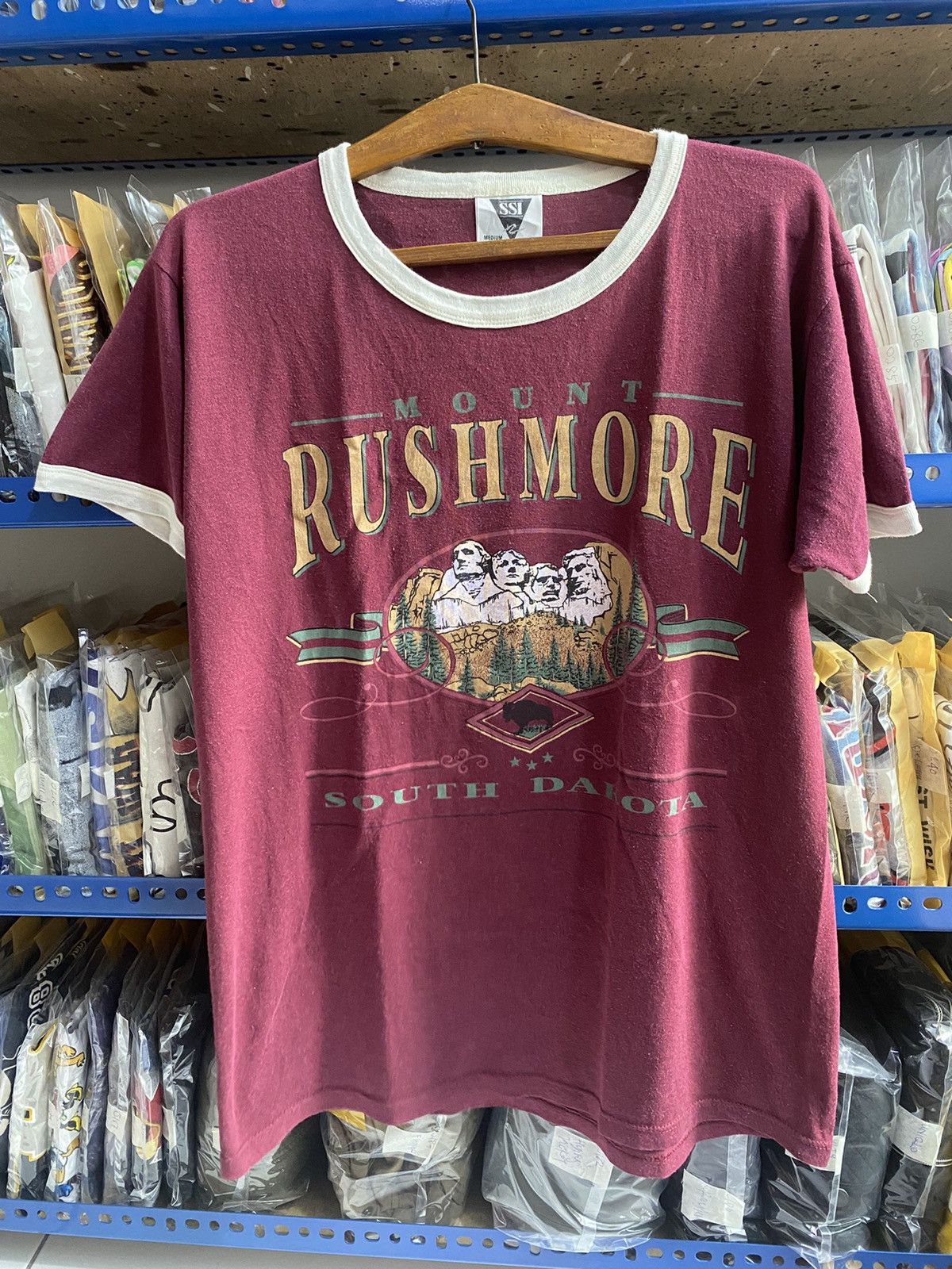 Vintage VINTAGE MOUNT RUSHMORE TSHIRT Size US S / EU 44-46 / 1 - 1 Thumbnail
