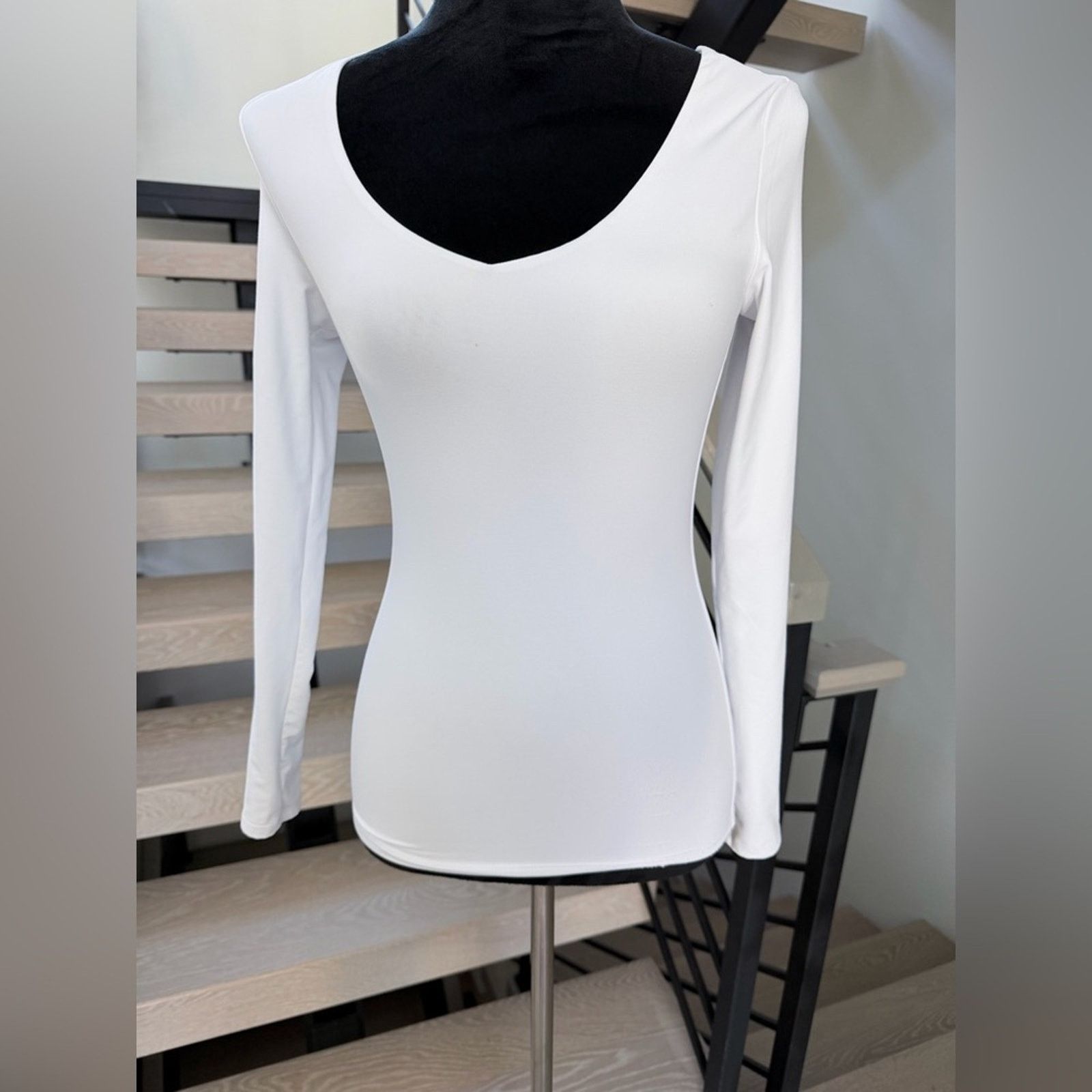 Other Basic Casual White V-Neck Long Sleeve Top size XS/S Size S / US 4 / IT 40 - 4 Thumbnail