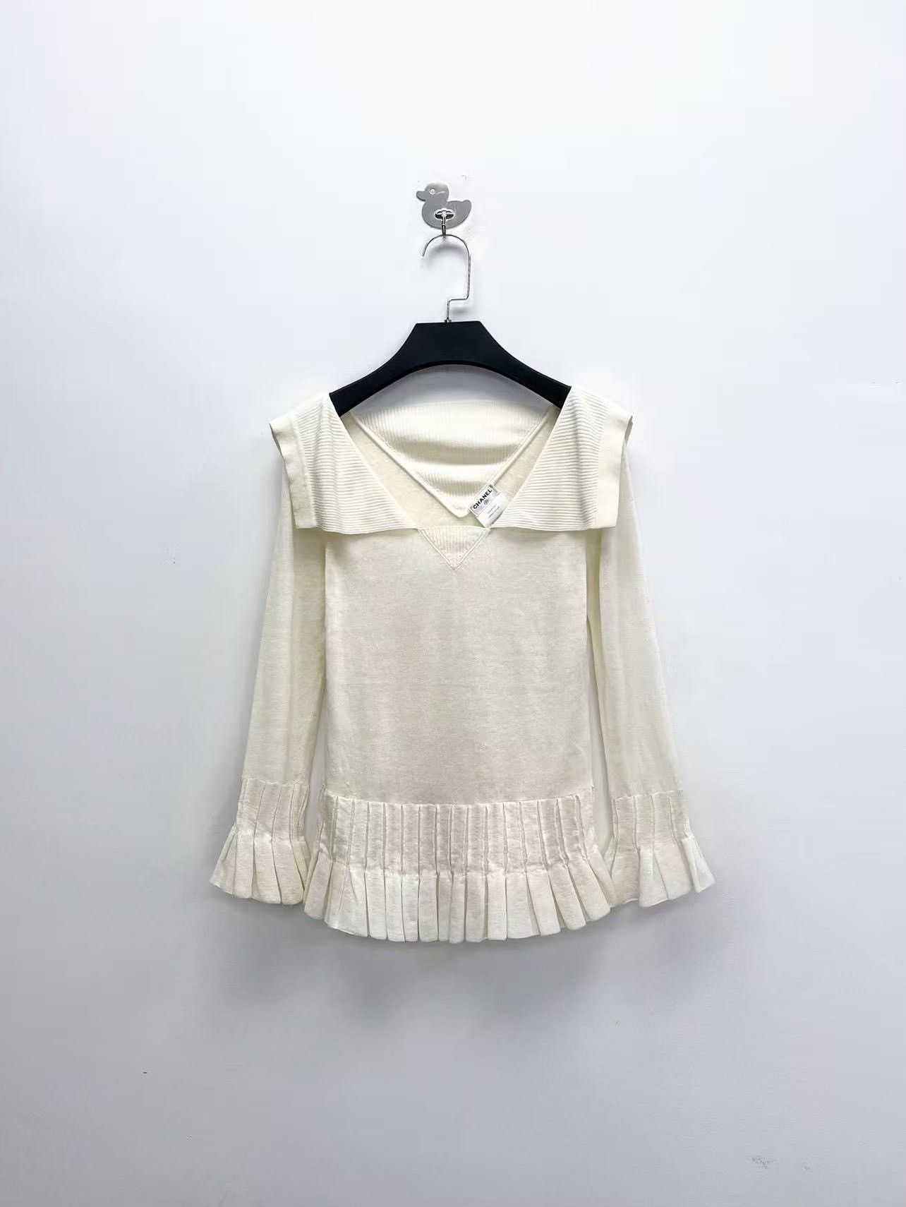 Chanel Chanel Beige School Style Knit Dress Size XS / US 0-2 / IT 36-38 - 1 Thumbnail