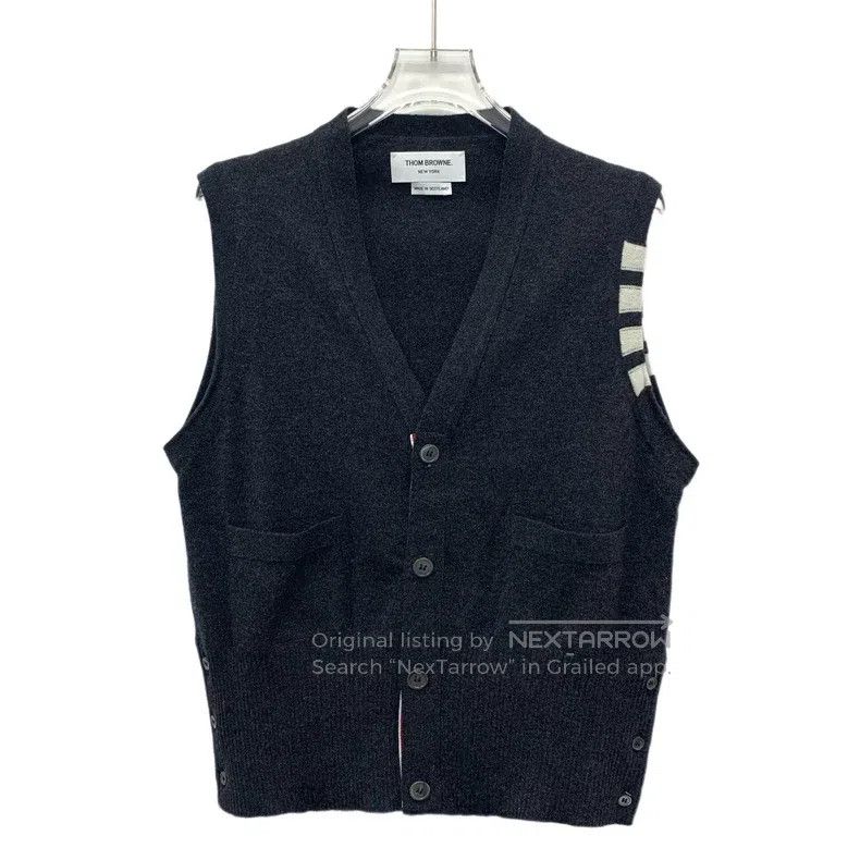 Thom Browne Thom Browne Single-row buttoned knitted vest Size US M / EU 48-50 / 2 - 1 Thumbnail