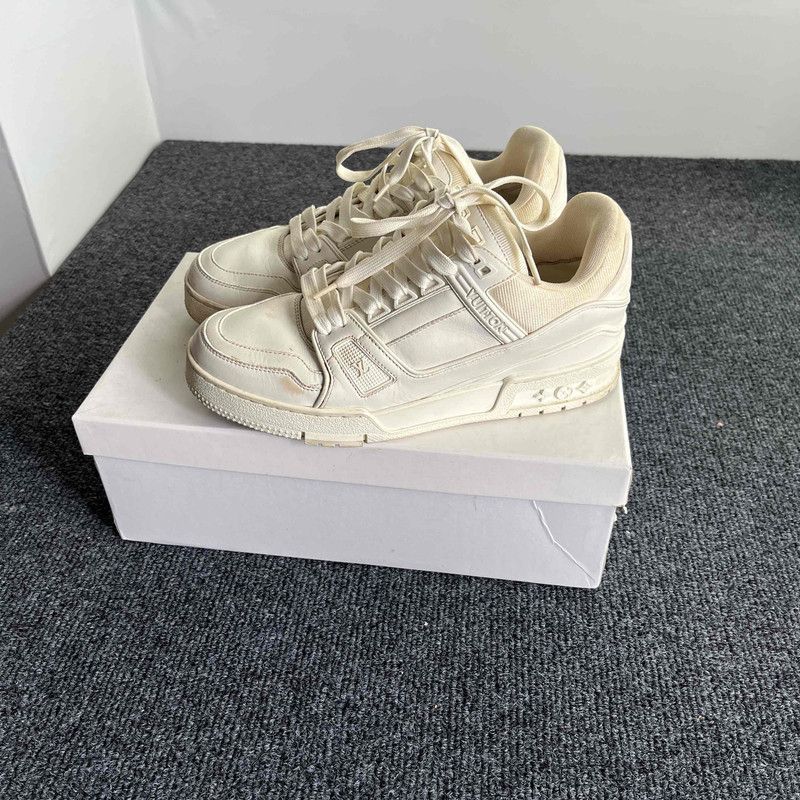 Louis Vuitton Trainer Sneakers in White 0089