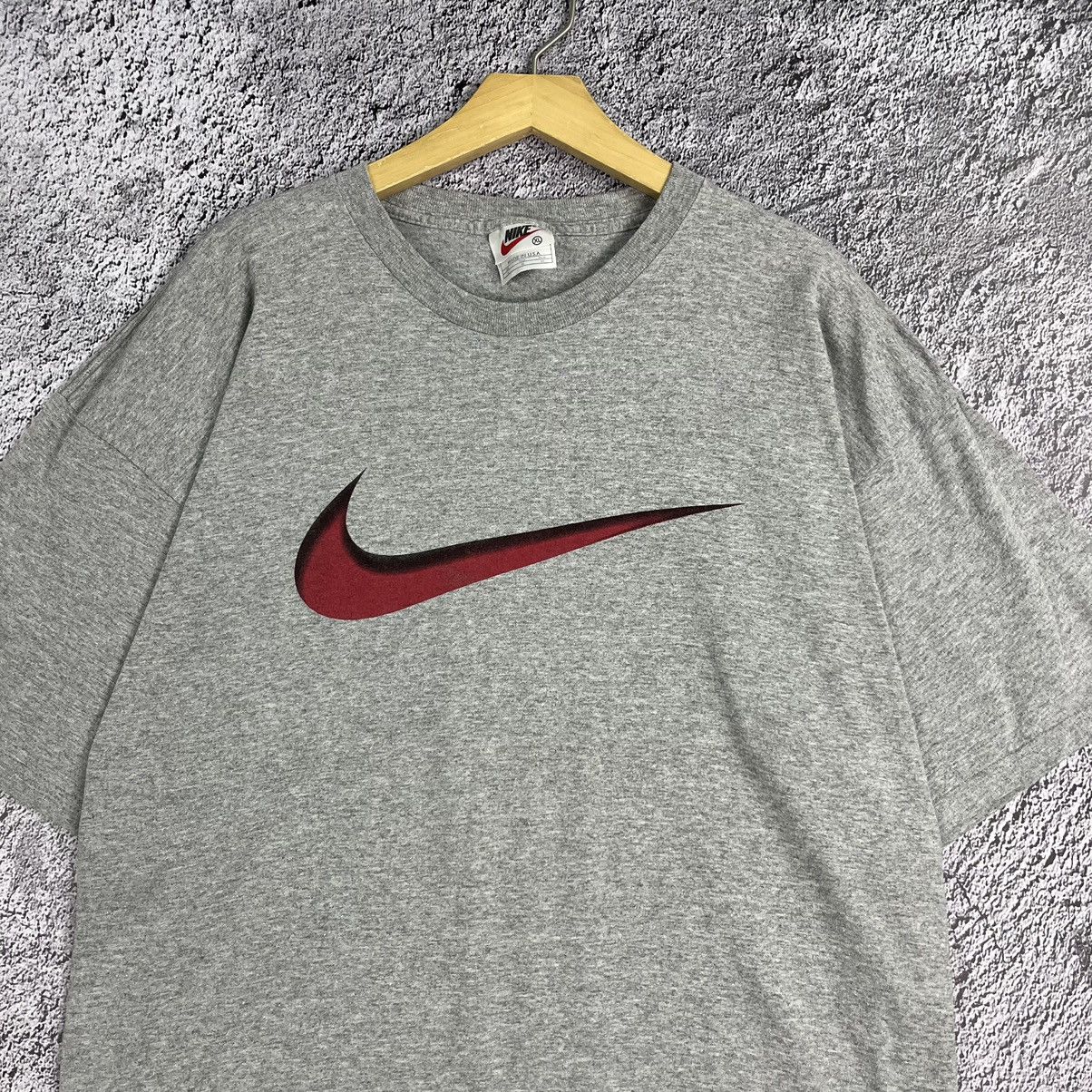 Nike × Vintage Nike Vintage 00s 🥵 Big Red centre swoosh logo t shirt tee Size US XL / EU 56 / 4 - 3 Thumbnail