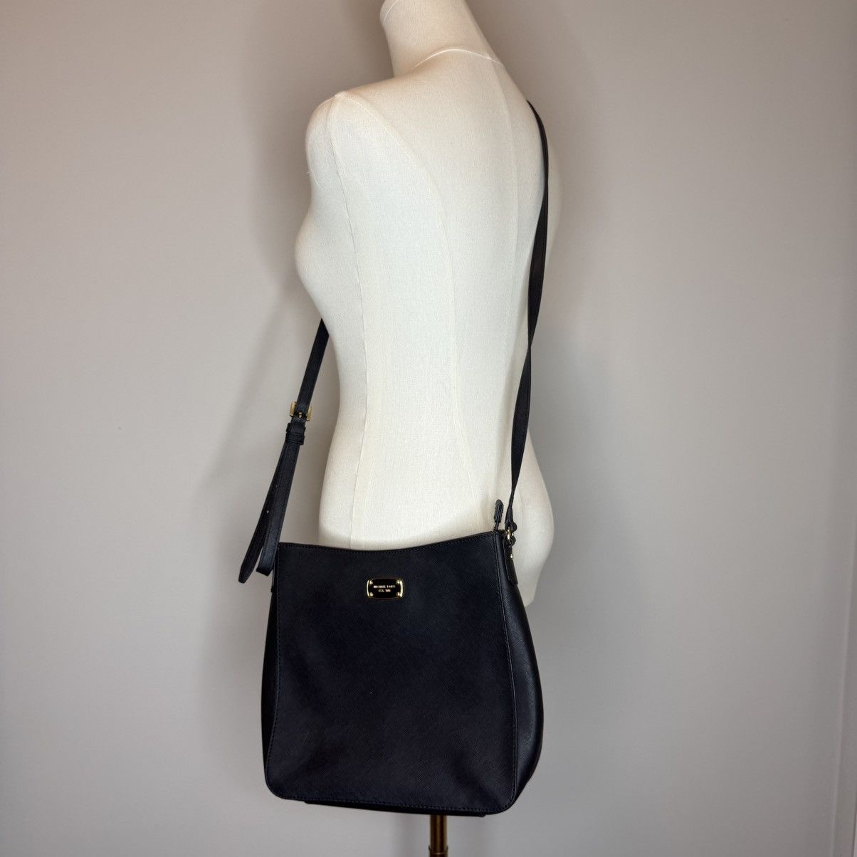 Michael Kors Michael Kors medium crossbody handbag features gold-toned Size ONE SIZE - 9 Thumbnail