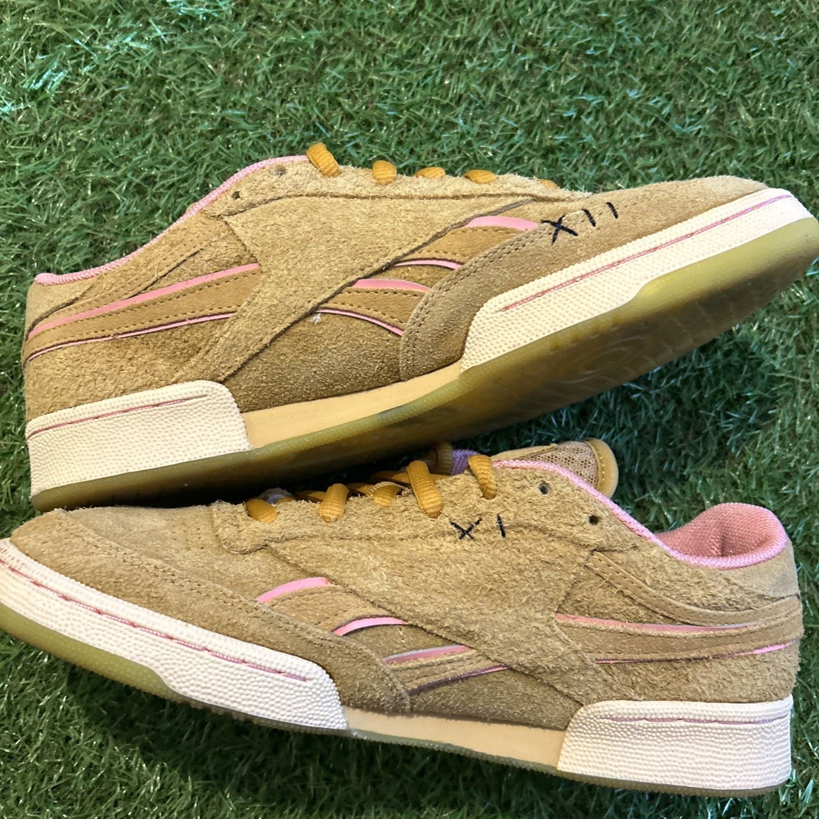 Reebok Reebok Club C Revenge Low x Tom & Jerry - 2020 Size 9.5 Size US 9.5 / EU 42-43 - 2 Thumbnail