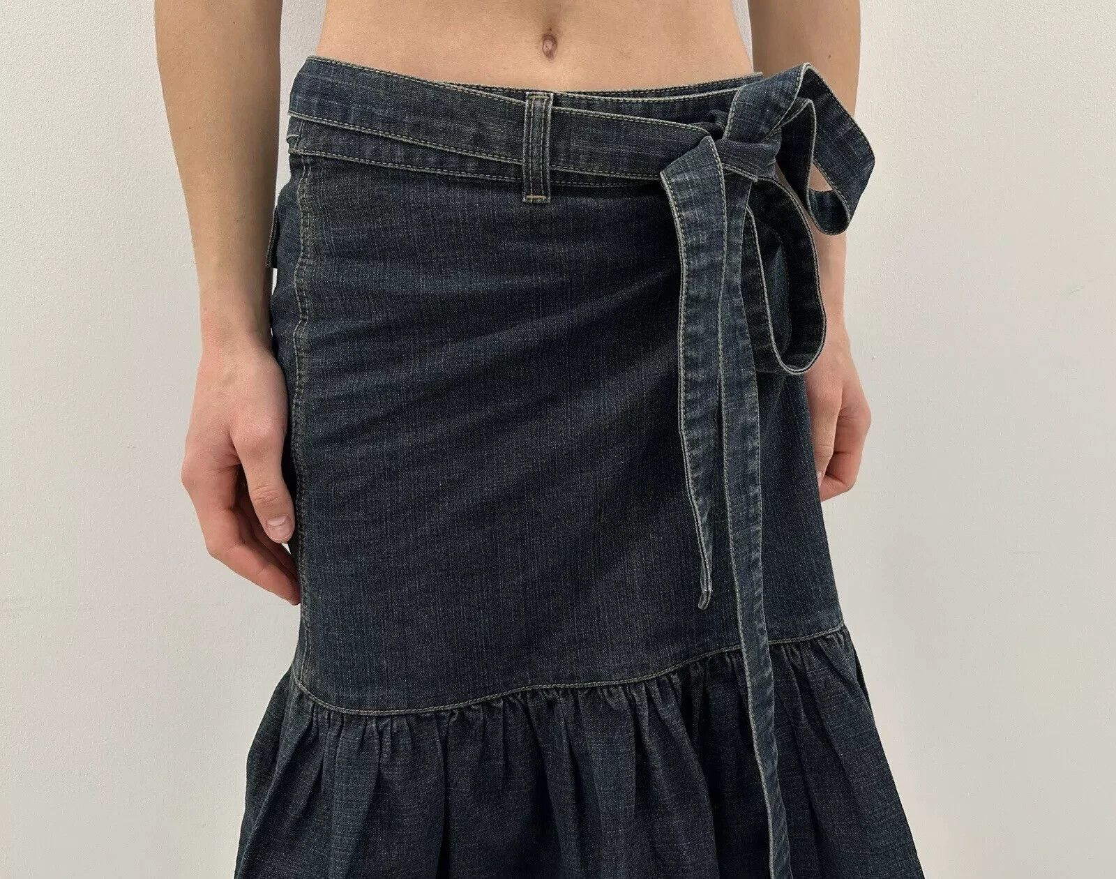 Baum und Pferdgarten Baum Und Pferdgarten Skirt Women Y2K Wrap Denim Ruffle Knee Size 26" / US 2 / IT 38 - 4 Thumbnail