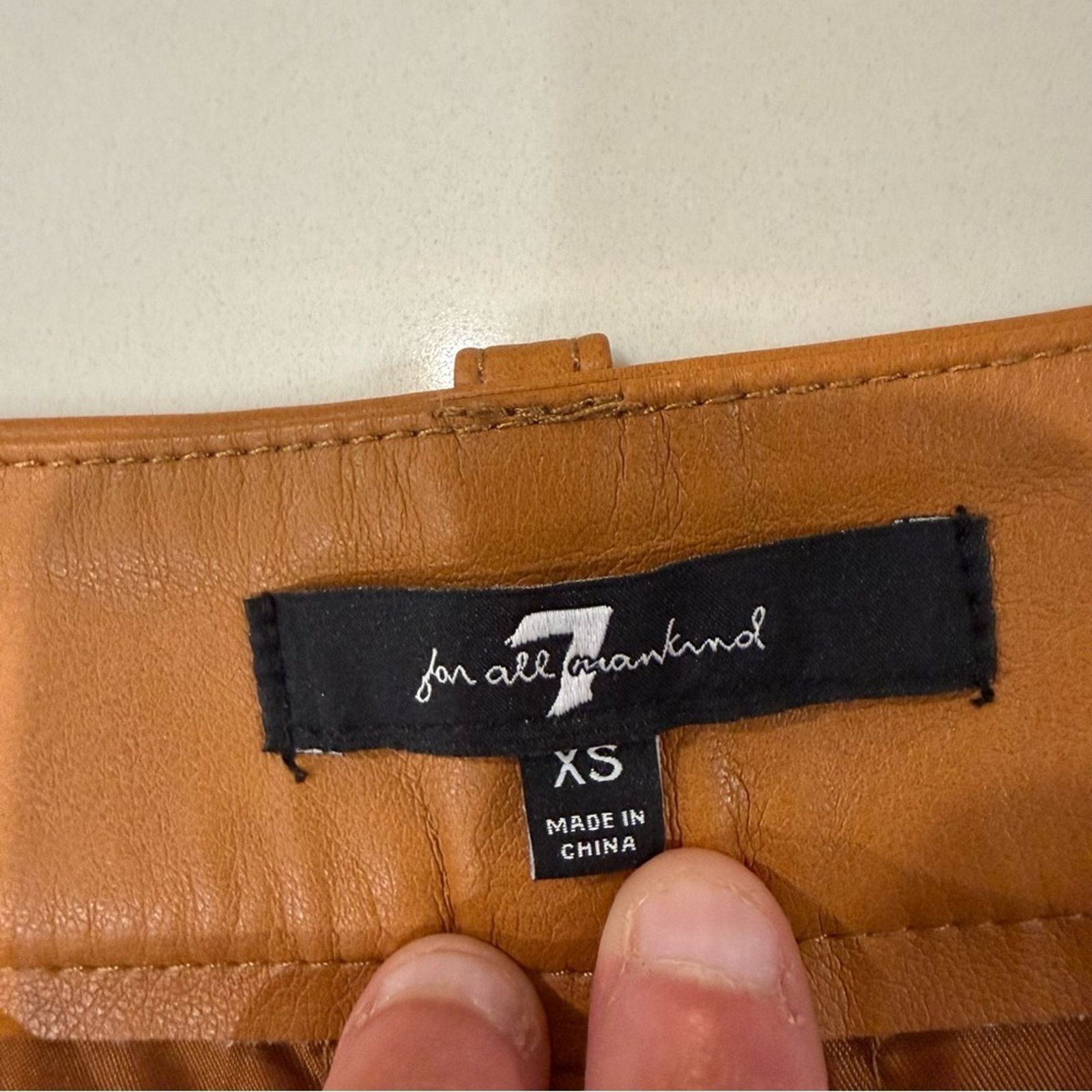 7 For All Mankind 7 For All Mankind High Rise Vegan Leather Shorts Womens XS Size 26" / US 2 / IT 38 - 6 Thumbnail