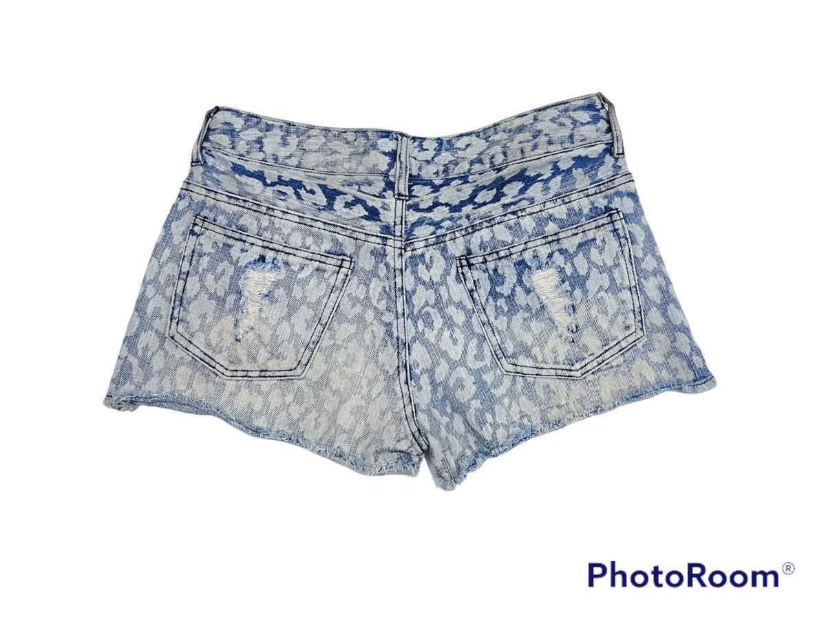 Japanese Brand Y2K Leopard denim shorts 🐆💗 Size 26" / US 2 / IT 38 - 2 Thumbnail