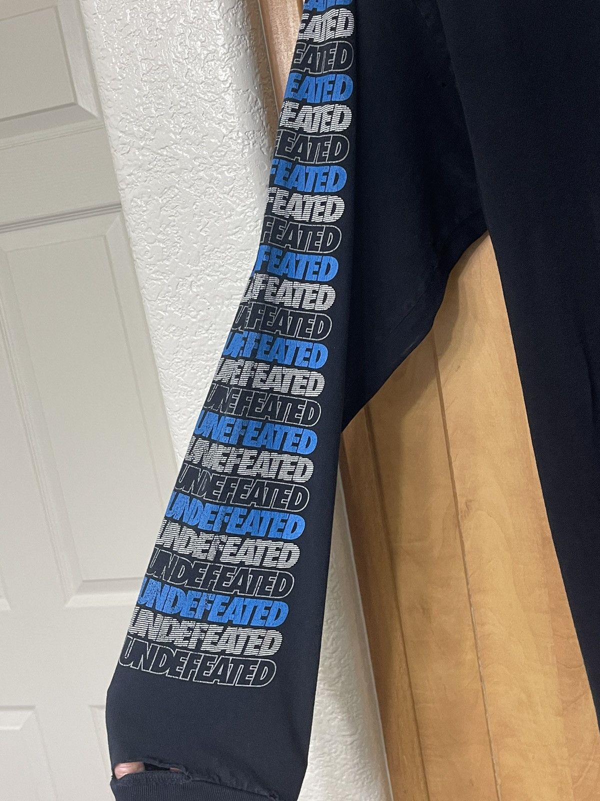 Undefeated Undefeated black long sleeve Blue and White Size US M / EU 48-50 / 2 - 6 Thumbnail