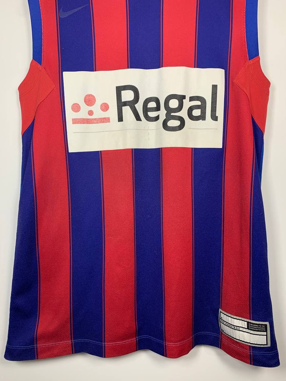 Nike Vintage Nike FC Barcelona Regal Basketball Jersey ACB Size M Size US M / EU 48-50 / 2 - 3 Thumbnail