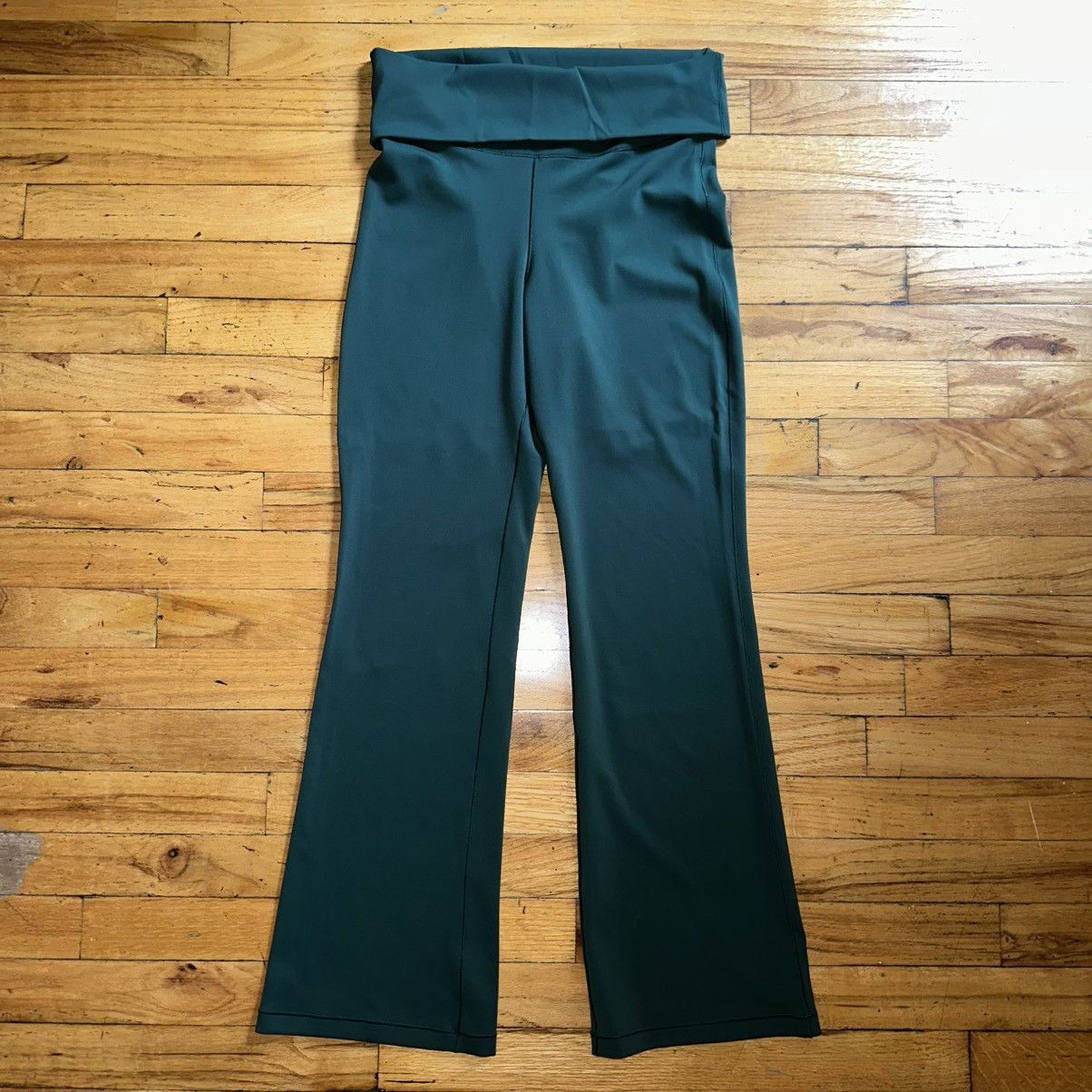 Gap Smooth foldover flare leggings Size 30" / US 8 / IT 44 - 6 Thumbnail