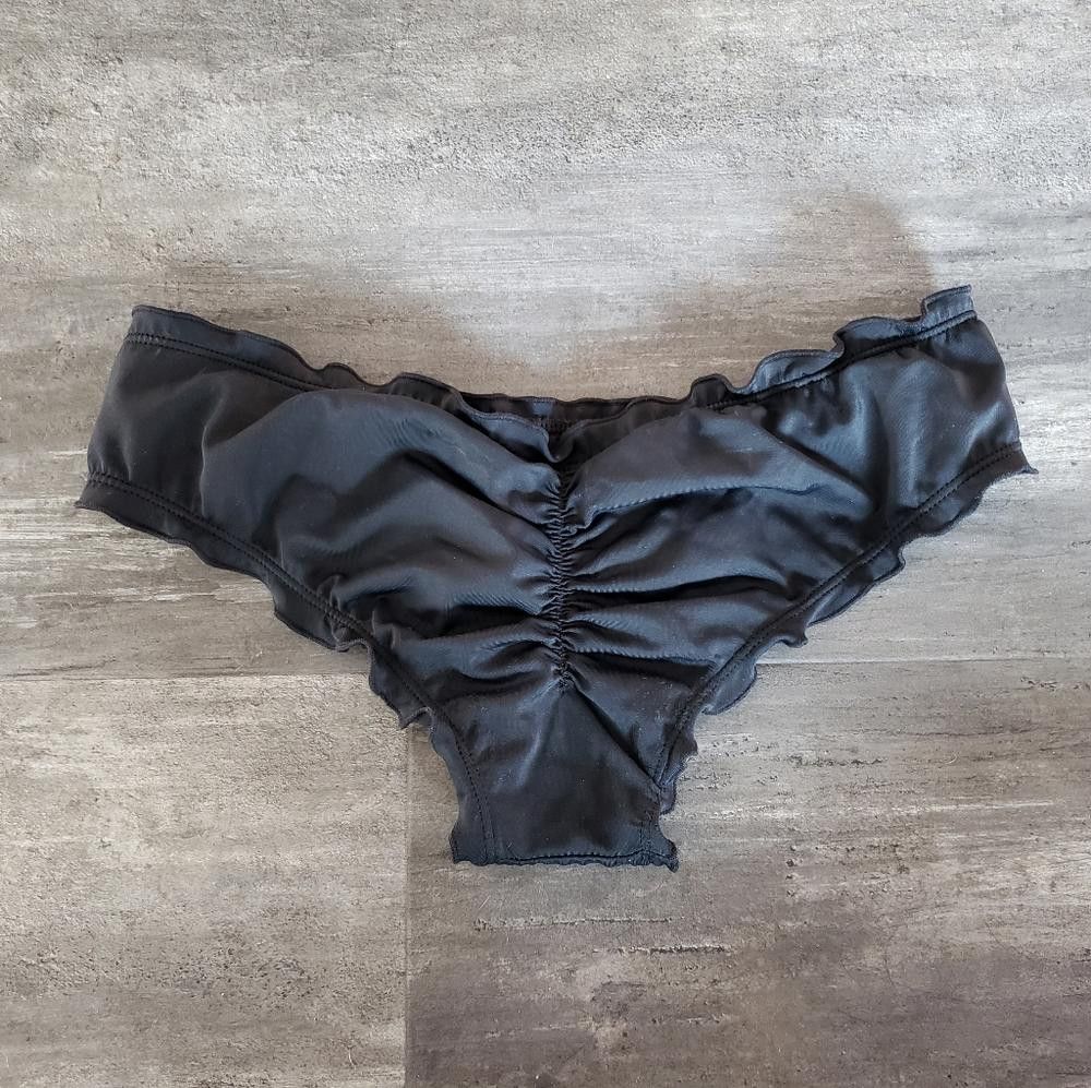 Kirra Black Ruffle Detailed Kirra Bikini Bottoms Size ONE SIZE - 2 Thumbnail