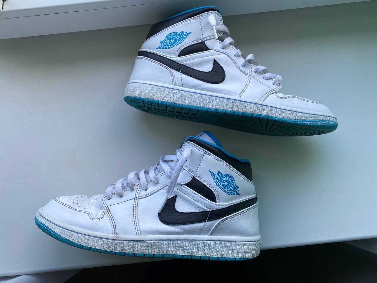 Jordan Brand Jordan 1 Mid ‘Laser Blue’ Size US 11 / EU 44 - 2 Thumbnail