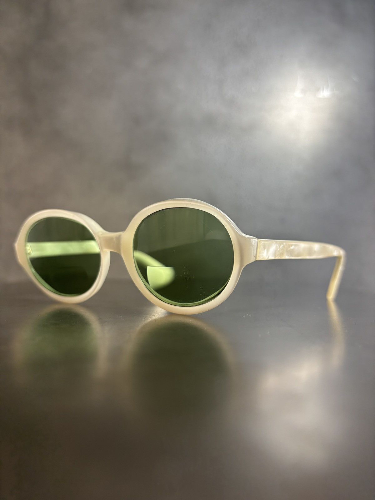 Vintage 1960s Sunglasses Frame True Vintage Selecta France Pearl 70s Size ONE SIZE - 1 Thumbnail