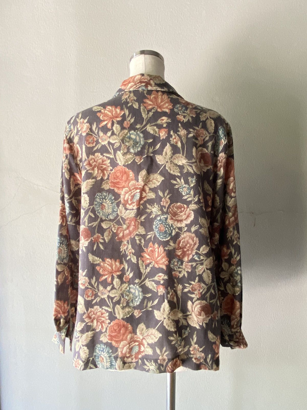 Burberry Burberrys Vintage Floral Button-Up Blouse in Charcoal Size XL / US 12-14 / IT 48-50 - 3 Thumbnail
