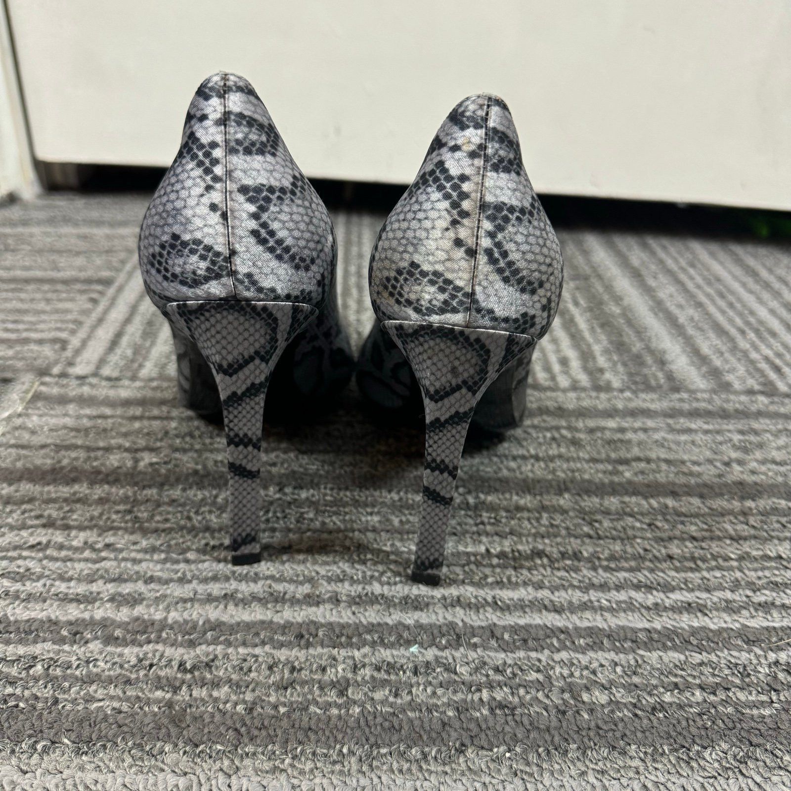 Stella McCartney Stella McCartney gray snake print canvas stiletto heels. S Size US 7.5 / IT 37.5 - 9 Thumbnail