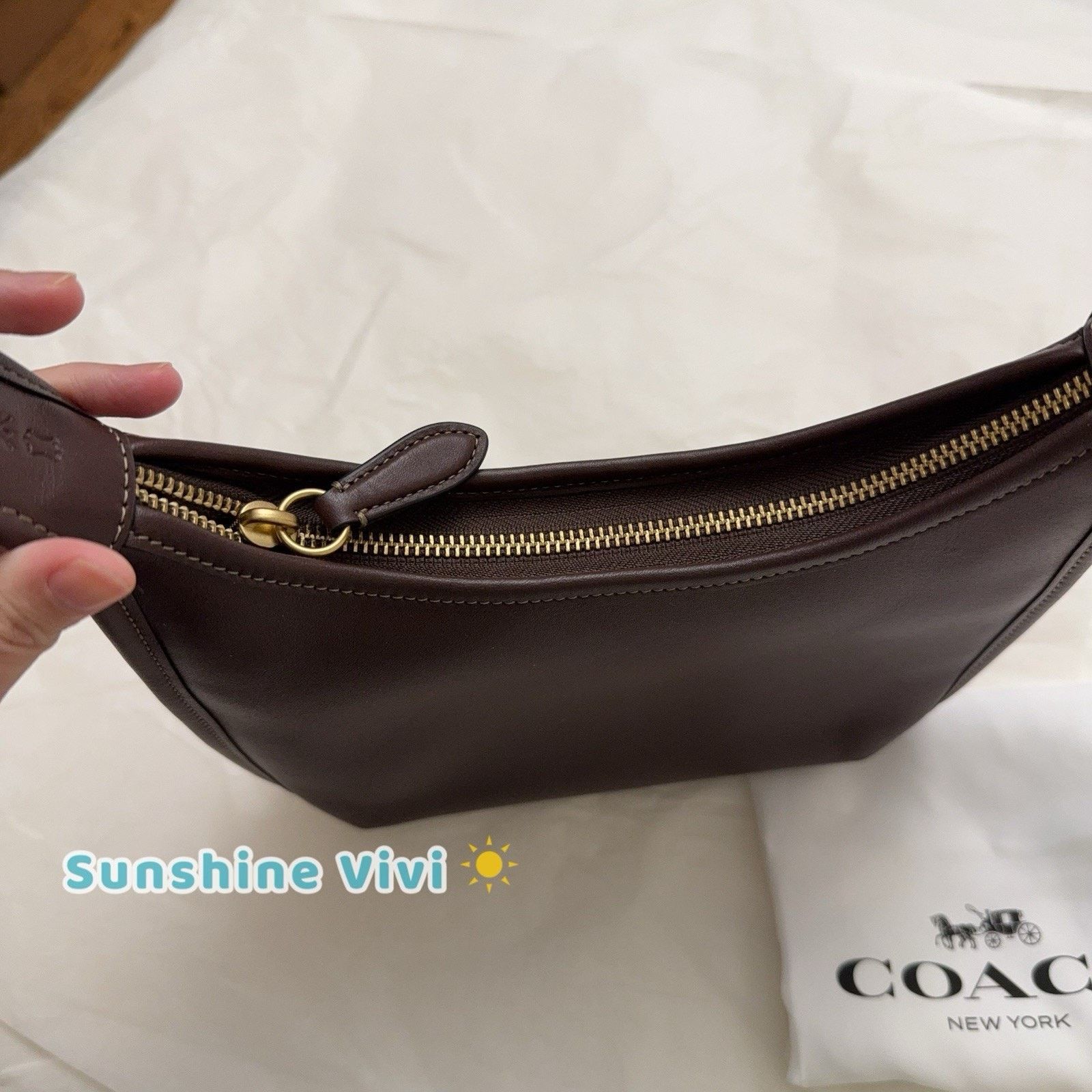 Coach NWT Coach Curve Zip Bag BRASS/Maple Leather CAF11 Size ONE SIZE - 3 Thumbnail