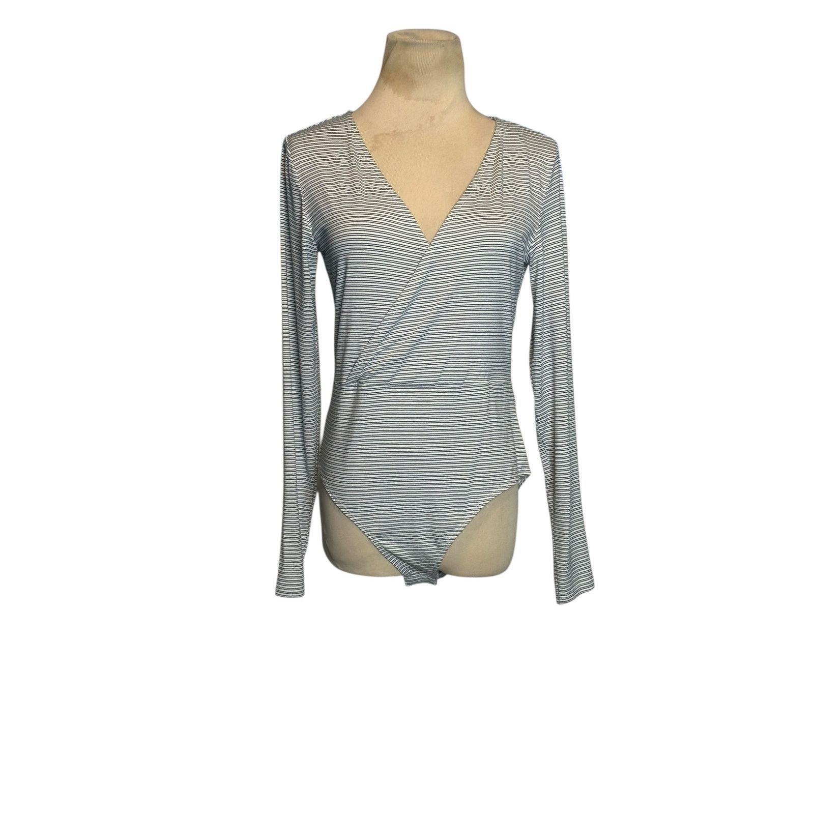 H&M H&M white blue long sleeves bodysuit size Medium Size M / US 6-8 / IT 42-44 - 10 Thumbnail