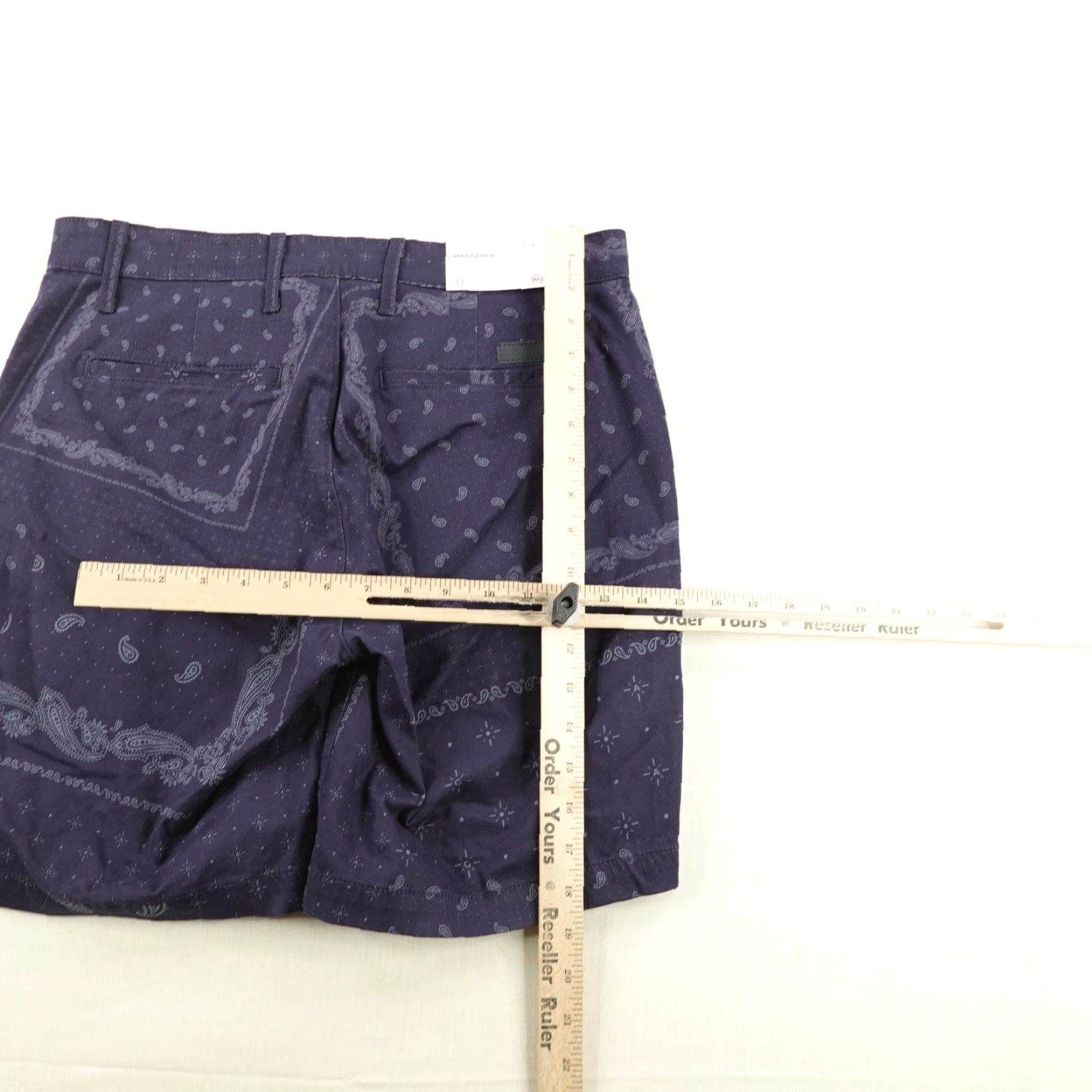 Vintage VINTAGE AG Adriano Goldschmied Men’s Slim Fit Chino Shorts 31 Navy Blue Paisley Bandana Classic 5-Pocket Size US 31 - 7 Thumbnail