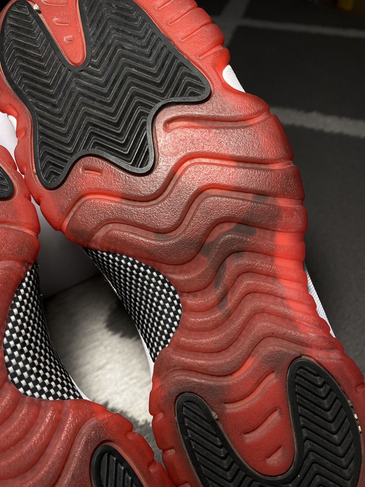 Jordan Brand × Nike Nike Air Jordan 11 Retro Low Bred (GS) 2015 sneakers Size US 7.5 / IT 37.5 - 8 Thumbnail