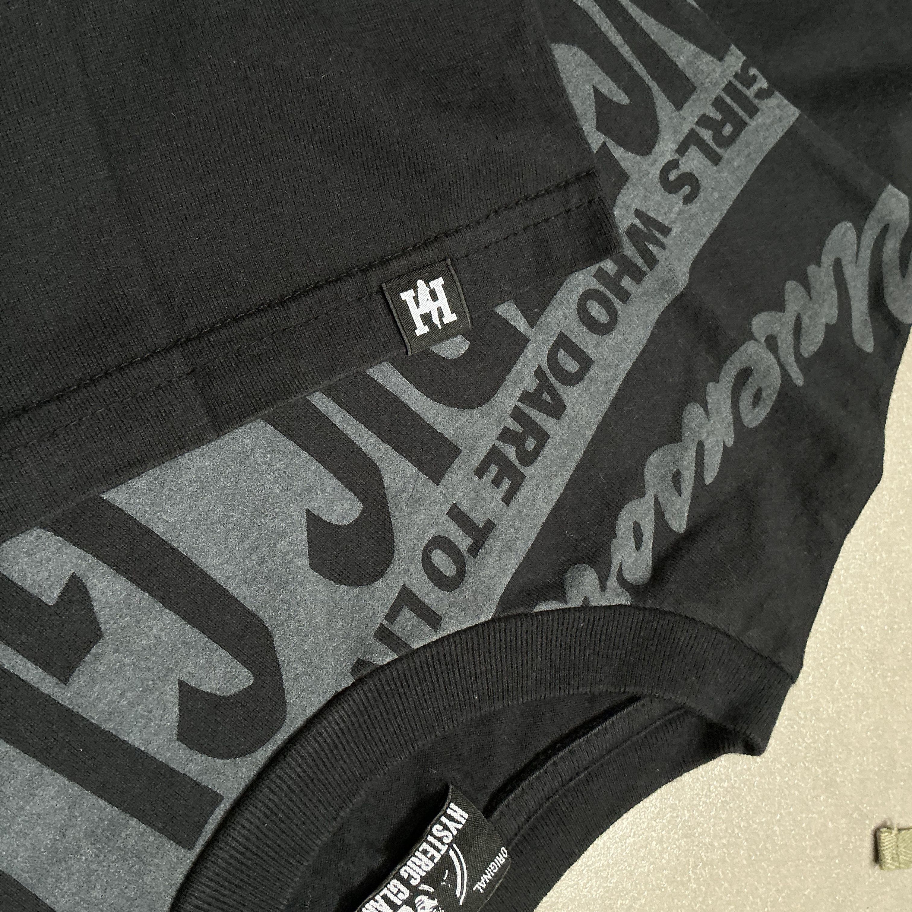 Hysteric Glamour Hysteric Glamour 'Shocking' Tee Size US XS / EU 42 / 0 - 4 Thumbnail