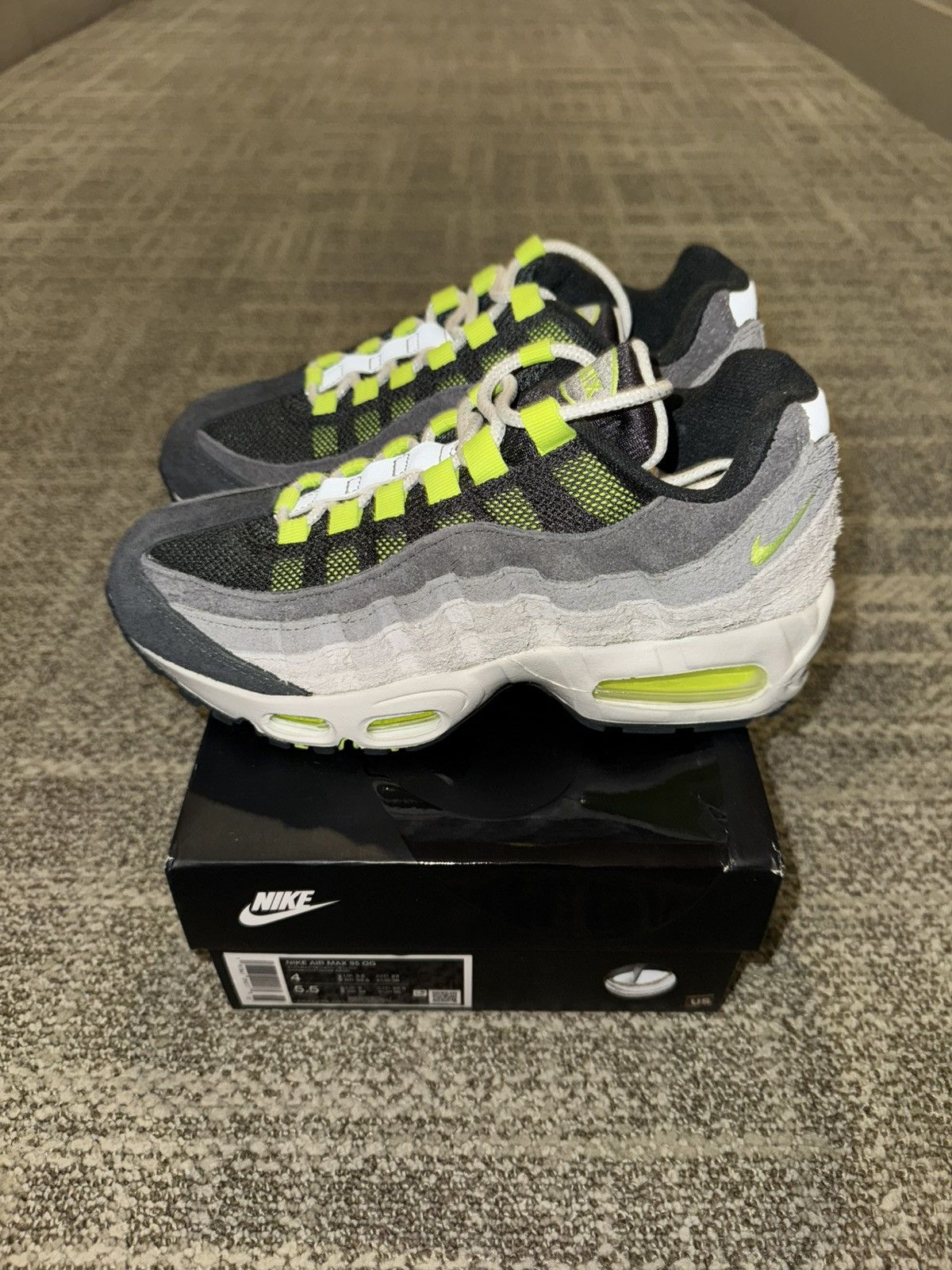 MoMA × Nike Nike Air Max 95 Reverse Neon Moma Exclusive Sz 5.5 30th Anni Size US 5.5 / IT 35.5 - 4 Thumbnail