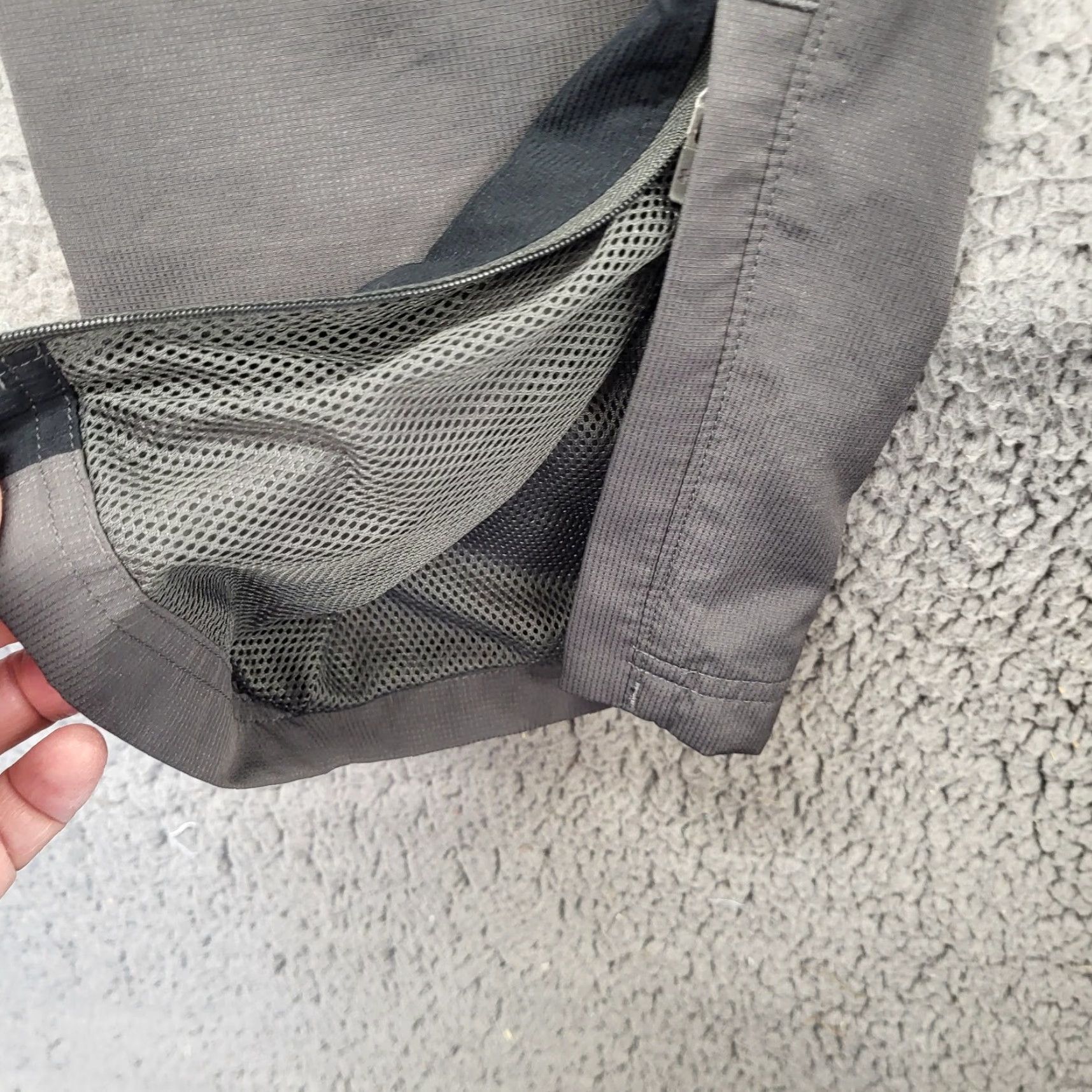 Under Armour Under Armour Mens Sweatpants Jogger Large Fitted Gray Black Stripe 30x32 Zip Leg Size US 33 - 6 Thumbnail