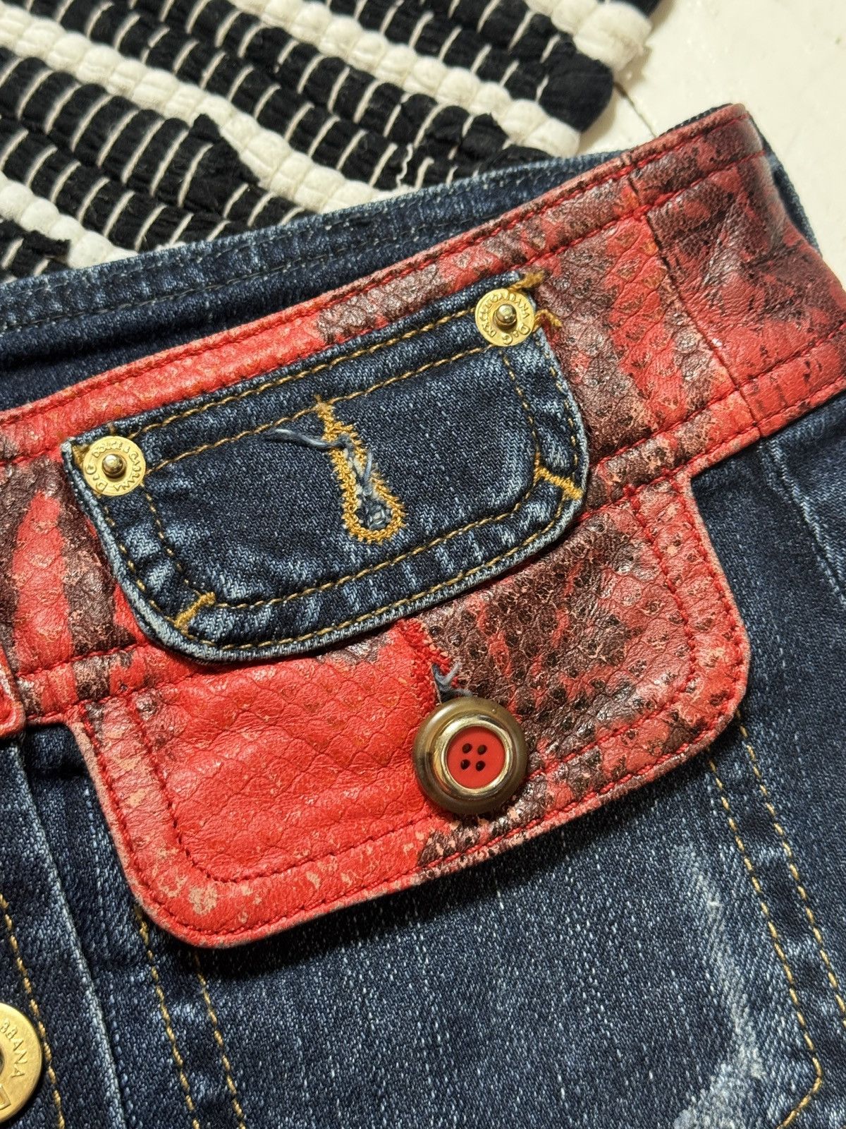 Dolce & Gabbana VINTAGE DOLCE&GABBANA 2000s MINI SKIRT Size 30" / US 8 / IT 44 - 3 Thumbnail