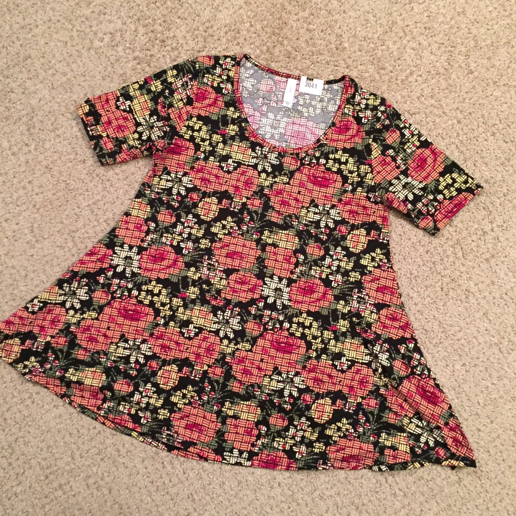 Vintage LuLaRoe Shirt Womens XS Pink Floral Short Sleeve T-Shirt Irma Tunic Everyday Casual Womens XS Pink Floral Short Sleeve LuLaRoe Irma Shrt Size XS / US 0-2 / IT 36-38 - 2 Thumbnail