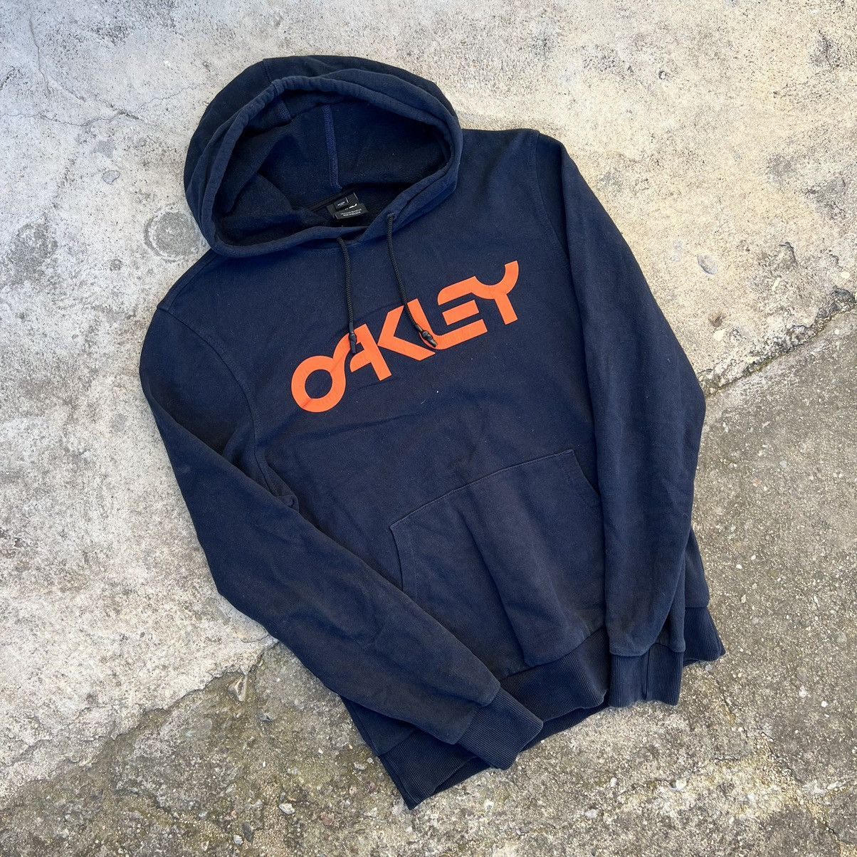 Oakley × Vintage Vintage Oakley Center Logo Embroidery Hoodie Size US M / EU 48-50 / 2 - 2 Thumbnail