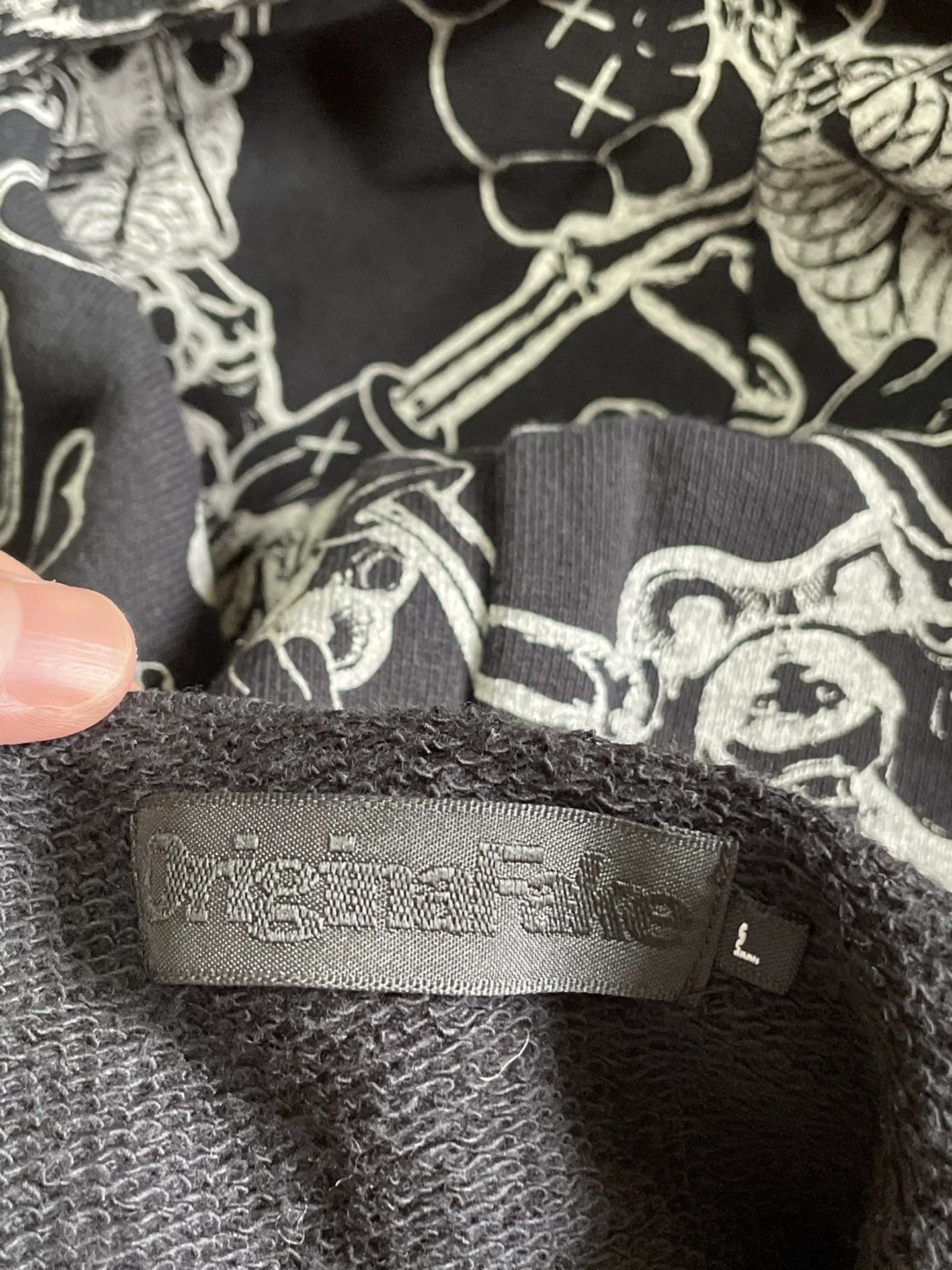 Original Fake OriginalFake KAWS Early Release Hoodie Full Print L Like New Size US L / EU 52-54 / 3 - 6 Thumbnail