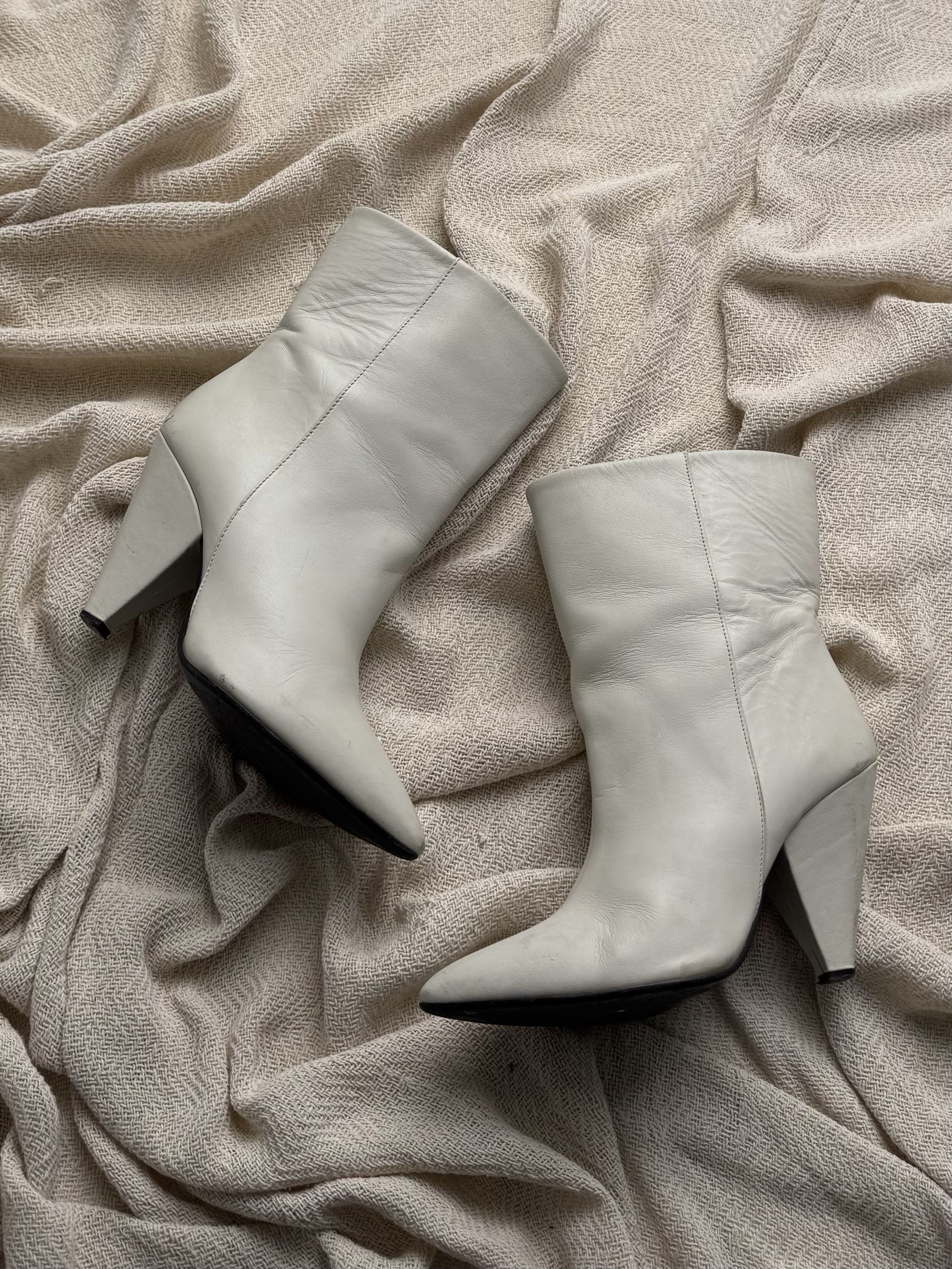 Vintage Vintage Leather Ankle Boots Pointed Toe Block Heel Booties Size US 6 / IT 36 - 1 Thumbnail