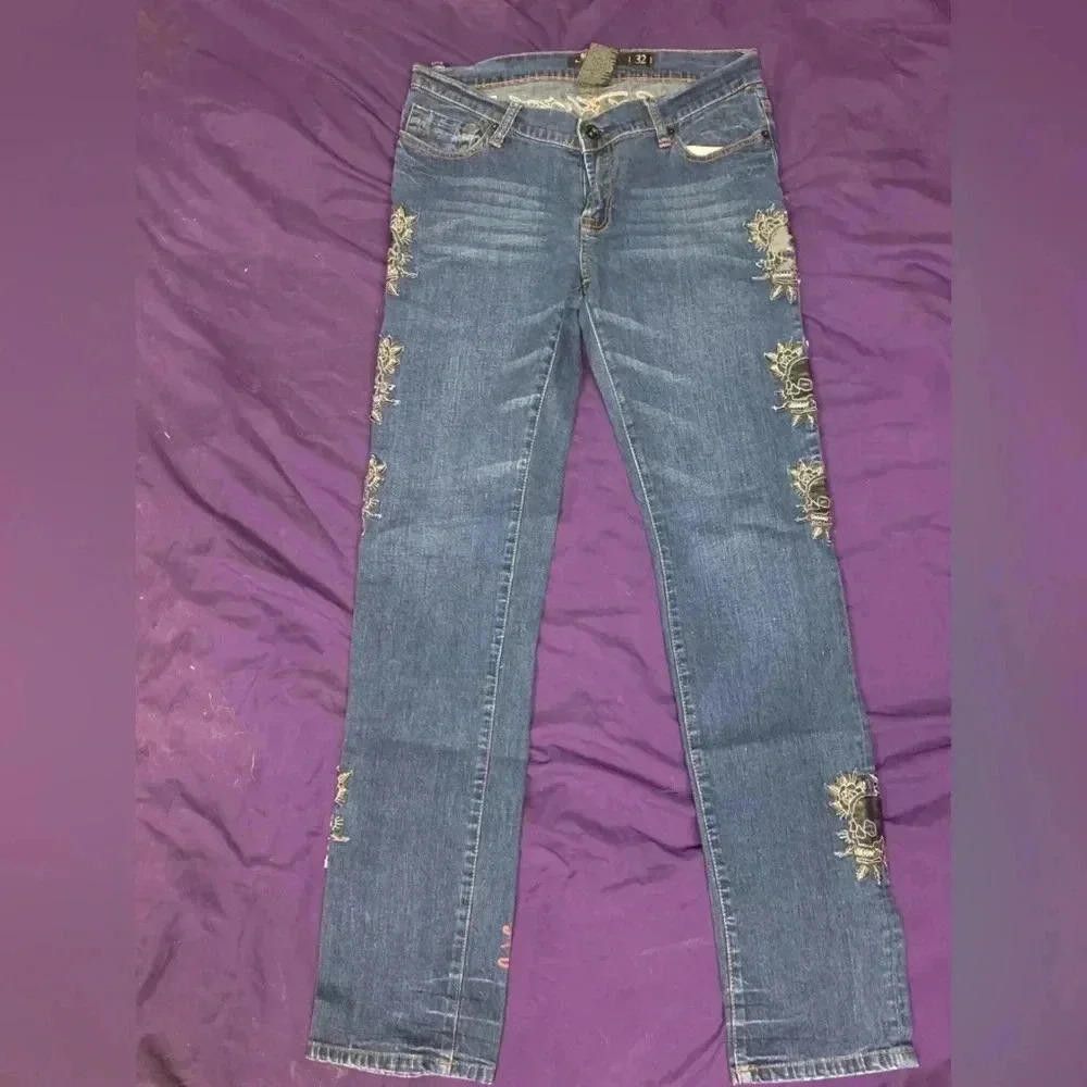 Ed Hardy Ed Hardy Women's Distressed Jeans with Skull Embroidery Size 28" / US 6 / IT 42 - 4 Thumbnail