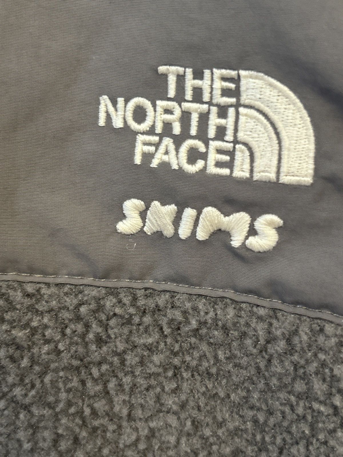 SKIMS The North Face x SKIMS 1995 Denali fleece jacket gunmetal S Size S / US 4 / IT 40 - 8 Thumbnail