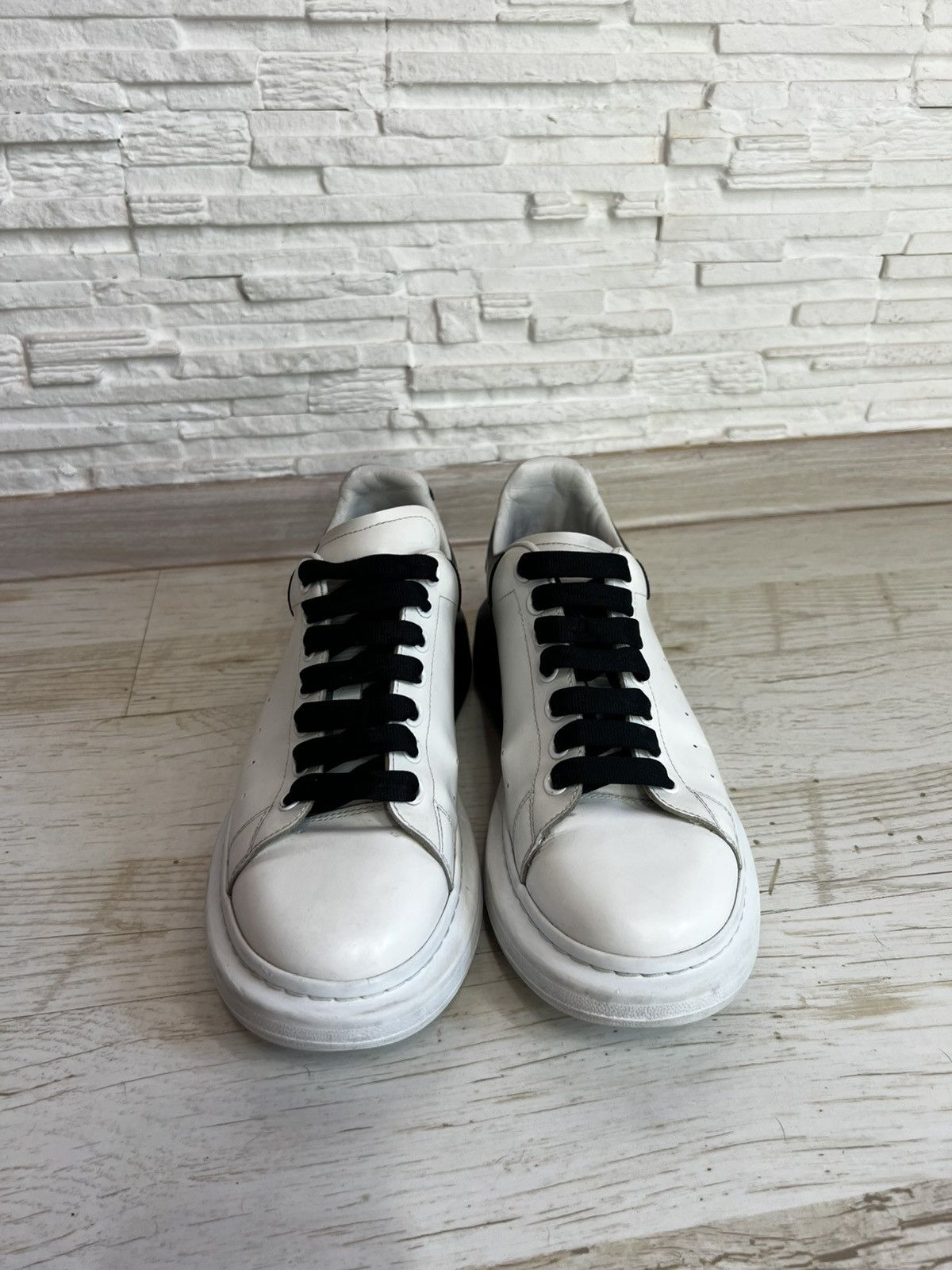 Alexander McQueen Alexander McQueen Oversized Leather Sneakers Size 42 Size US 9 / EU 42 - 2 Thumbnail