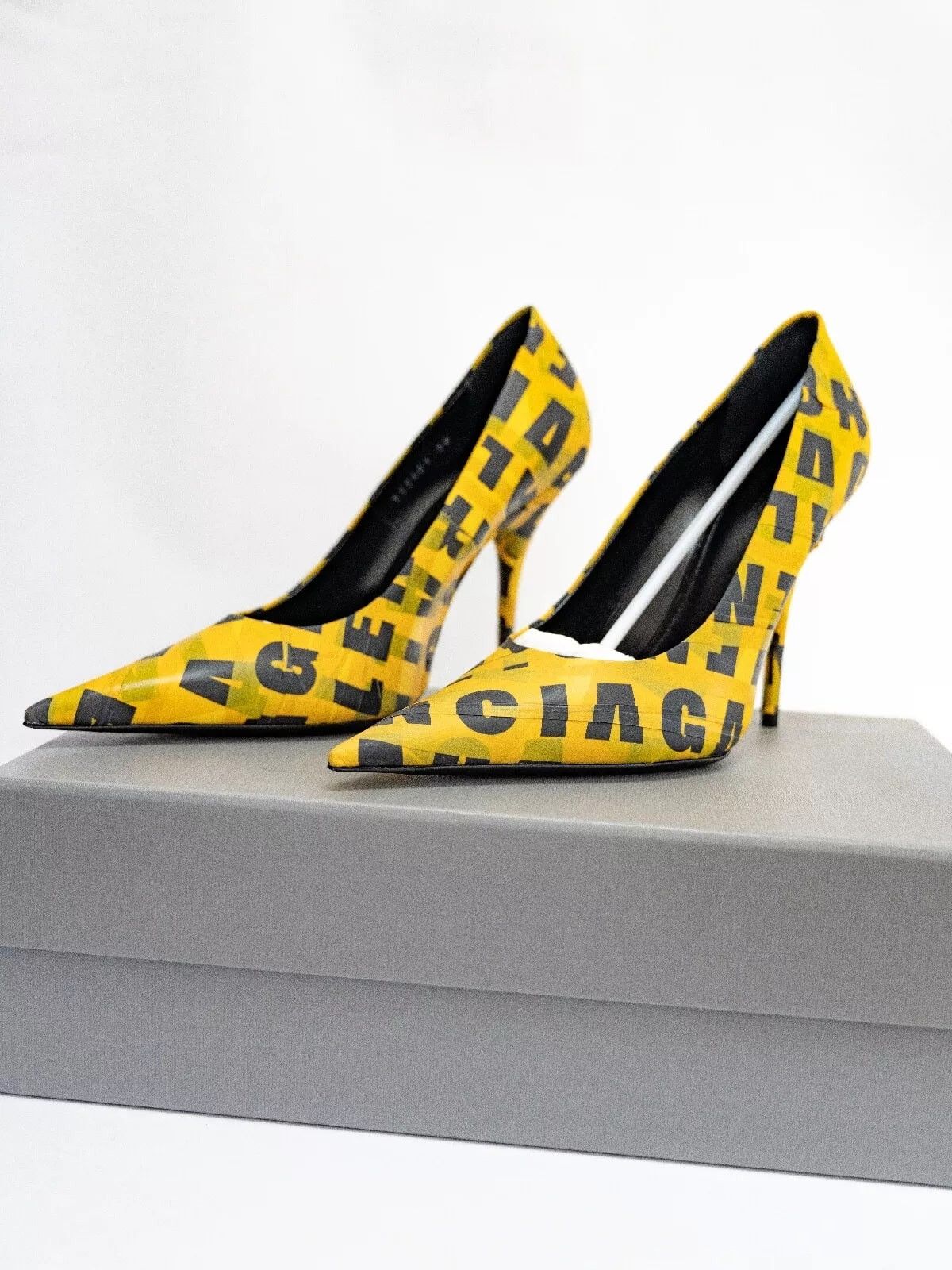 Balenciaga Balenciaga Knife Pumps Orange Caution Tape Logo Runway Kim Size US 8 / IT 38 - 2 Thumbnail