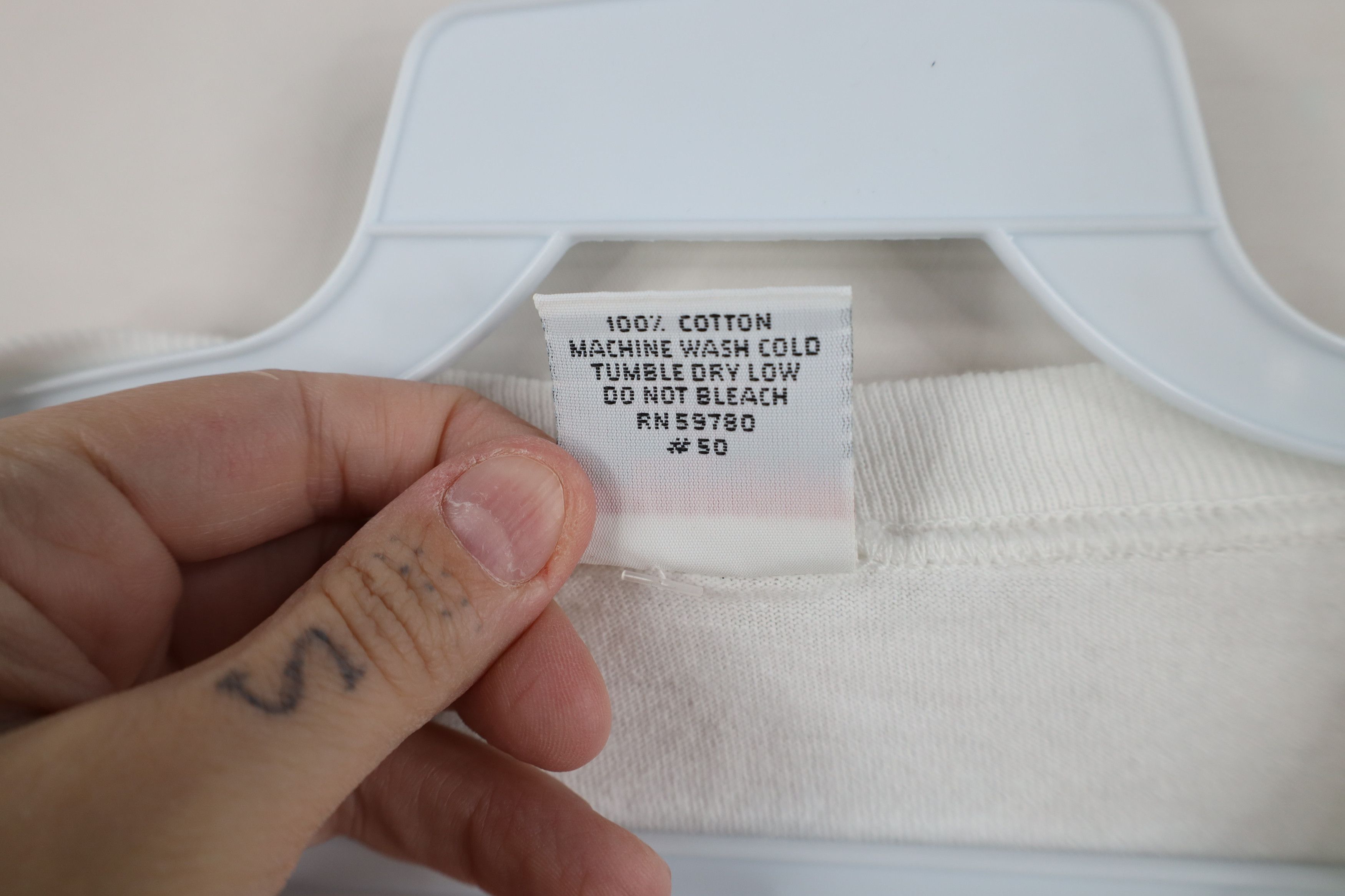 Guess Vintage 90s Guess Big Logo Short Sleeve T-Shirt White USA Size US L / EU 52-54 / 3 - 5 Thumbnail