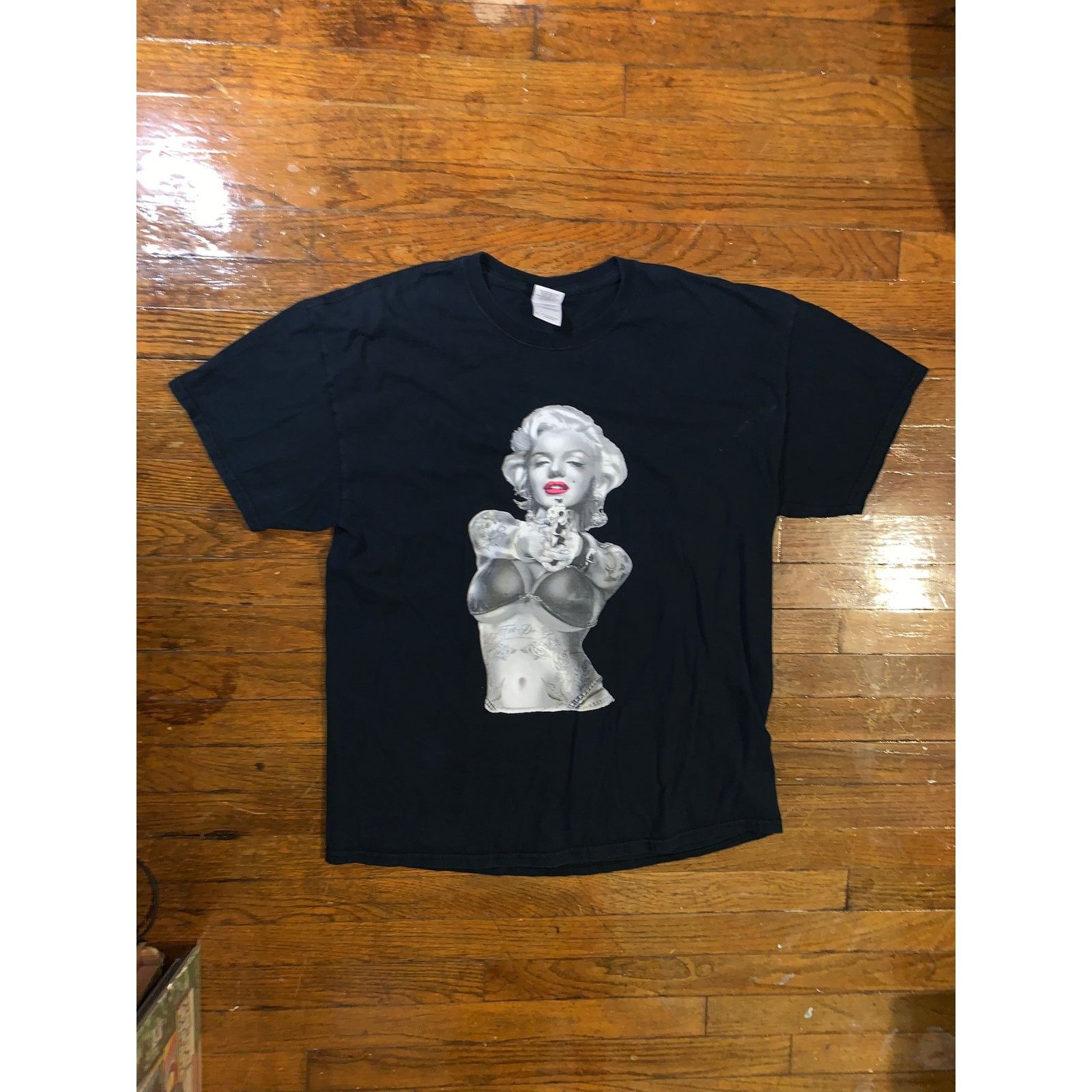 Gildan Marilyn Monroe Tattoo Gangster Graphic T Shirt Black XL Size US XL / EU 56 / 4 - 3 Thumbnail