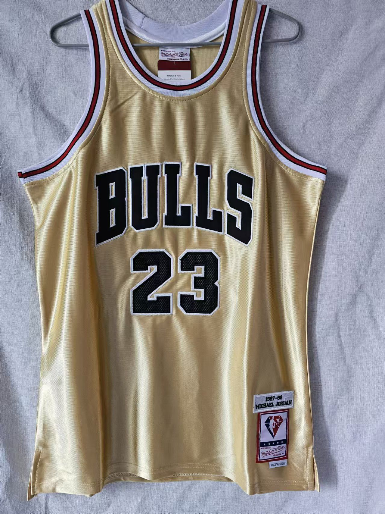 NBA 1997 98 Chicago Bulls #23 Michael Jordan Jersey Gold Size US M / EU 48-50 / 2 - 2 Thumbnail