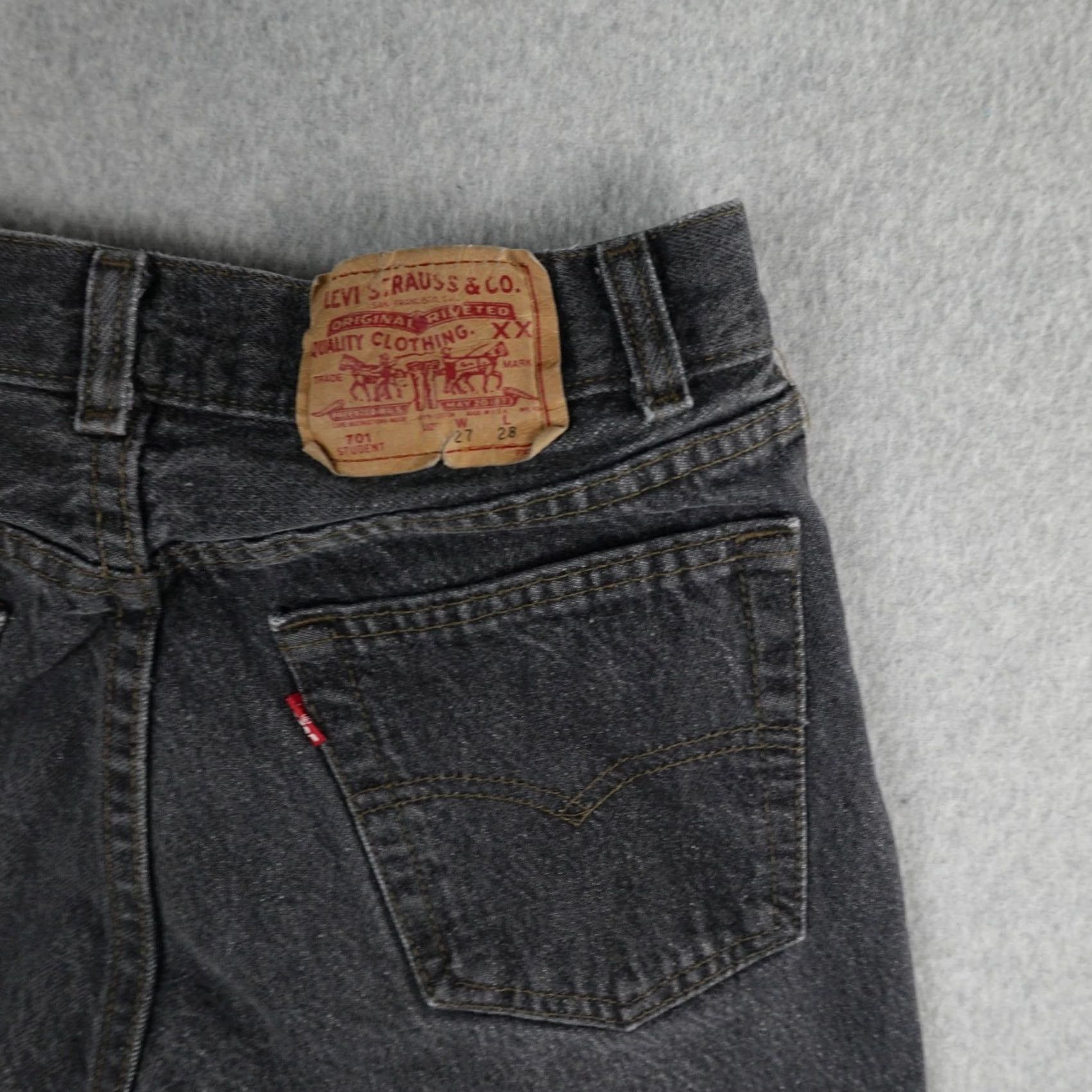 Levi's VINTAGE Levi's 701 Jeans 27 (27X28) Button Fly Black Denim 5-Pocket Regular Womens Size 27 80s Vintage style Straight Jeans Mens Womens Size 27" / US 4 / IT 40 - 4 Thumbnail